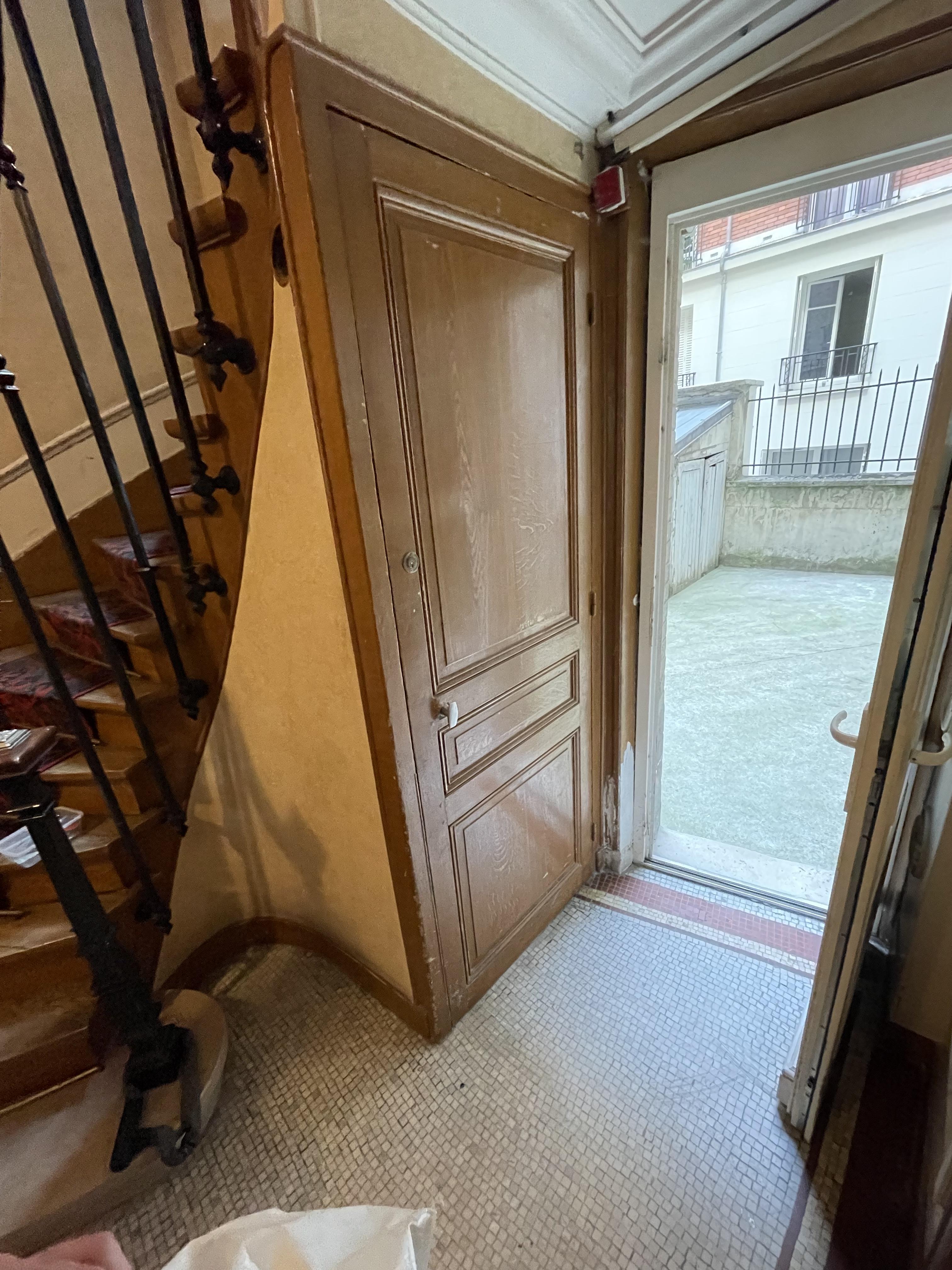 Cave saine, refaite et facile d'accès à louer