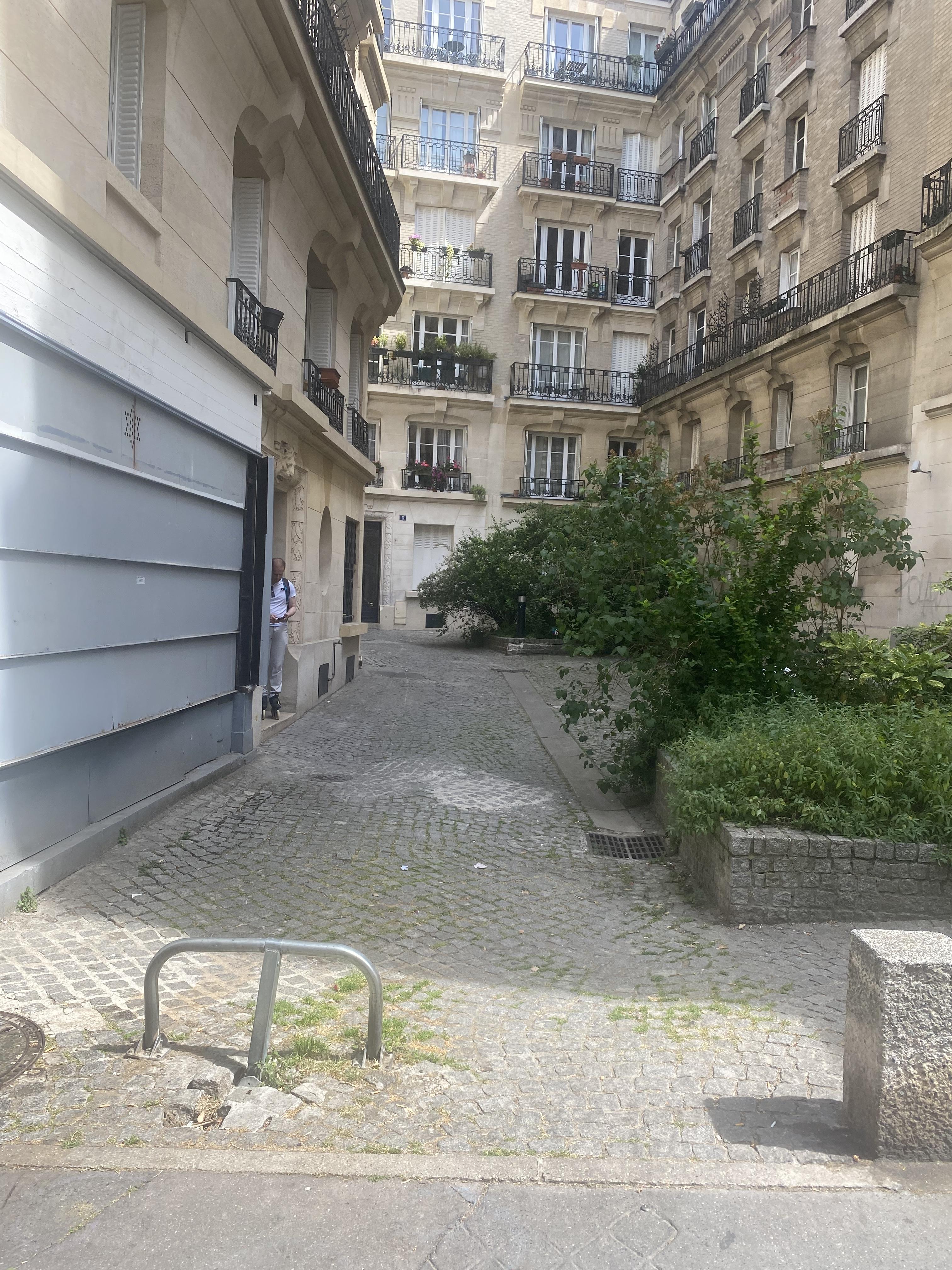 Cave saine, refaite et facile d'accès à louer