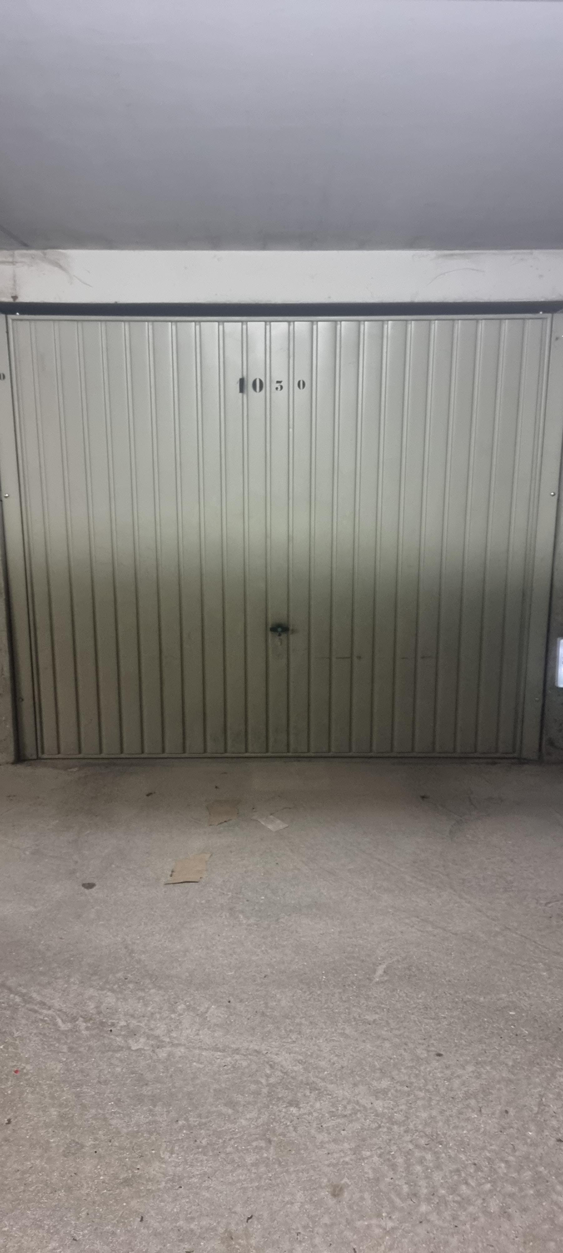 Garage fermé sous-sol pour parking