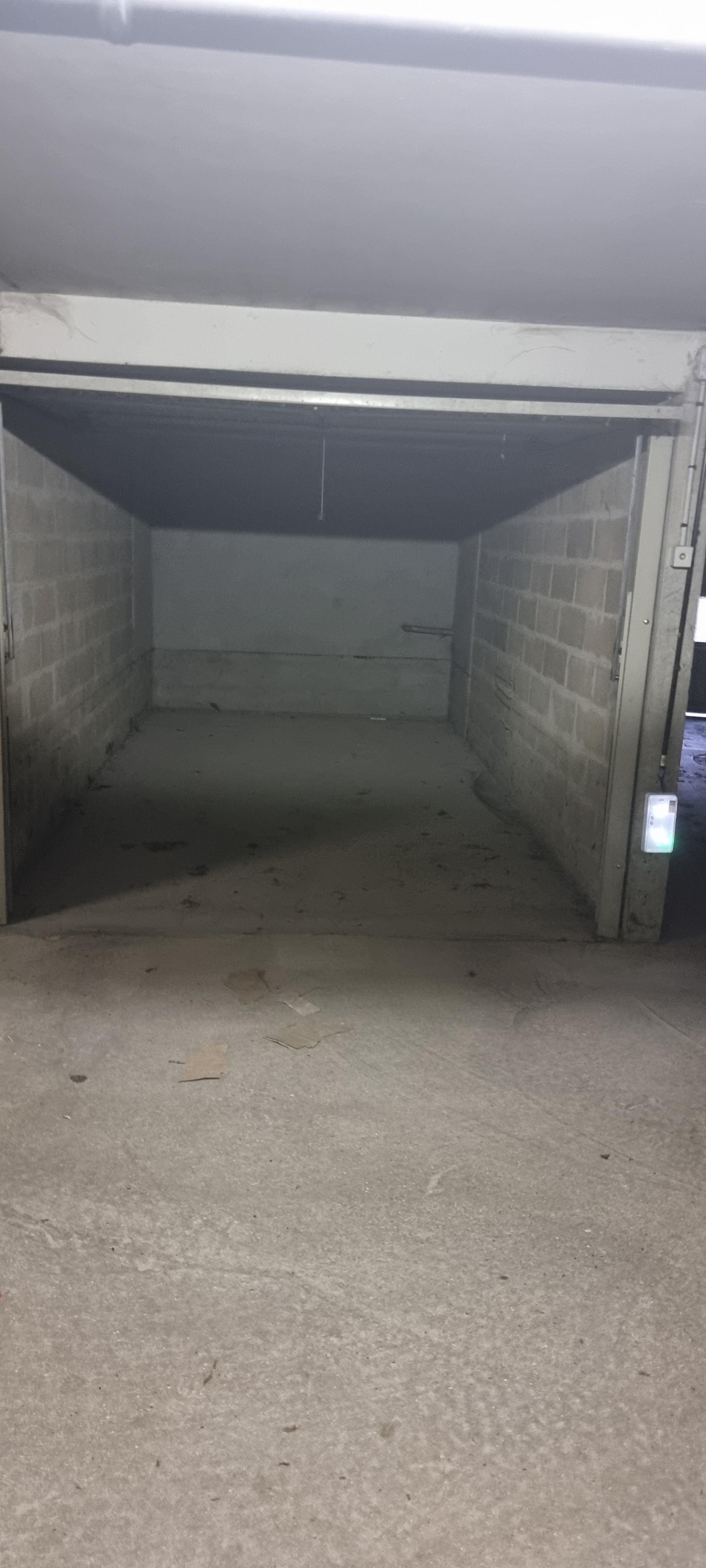 Location Garage / box 12m2