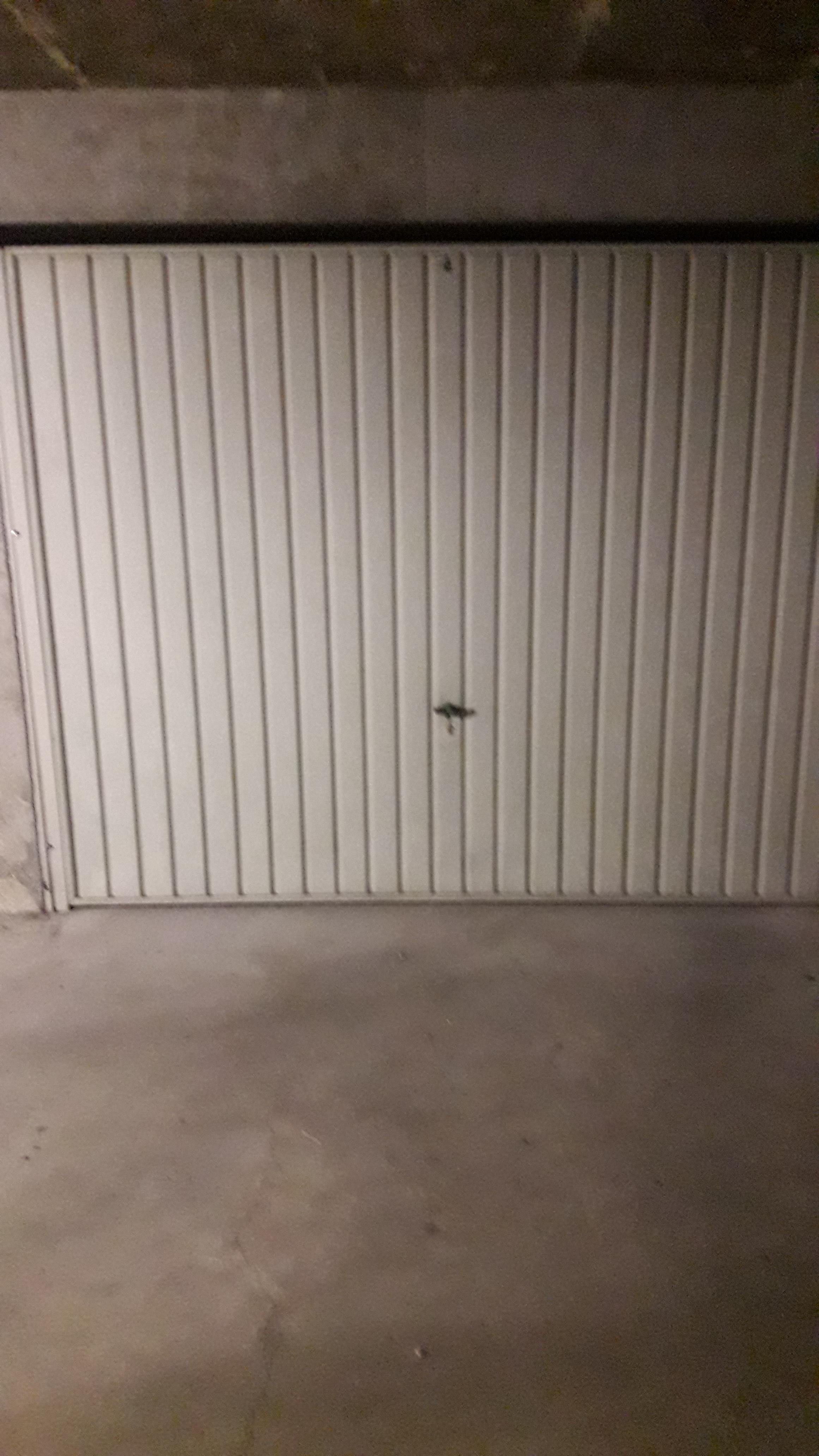 Garage fermé / parking / Ternay