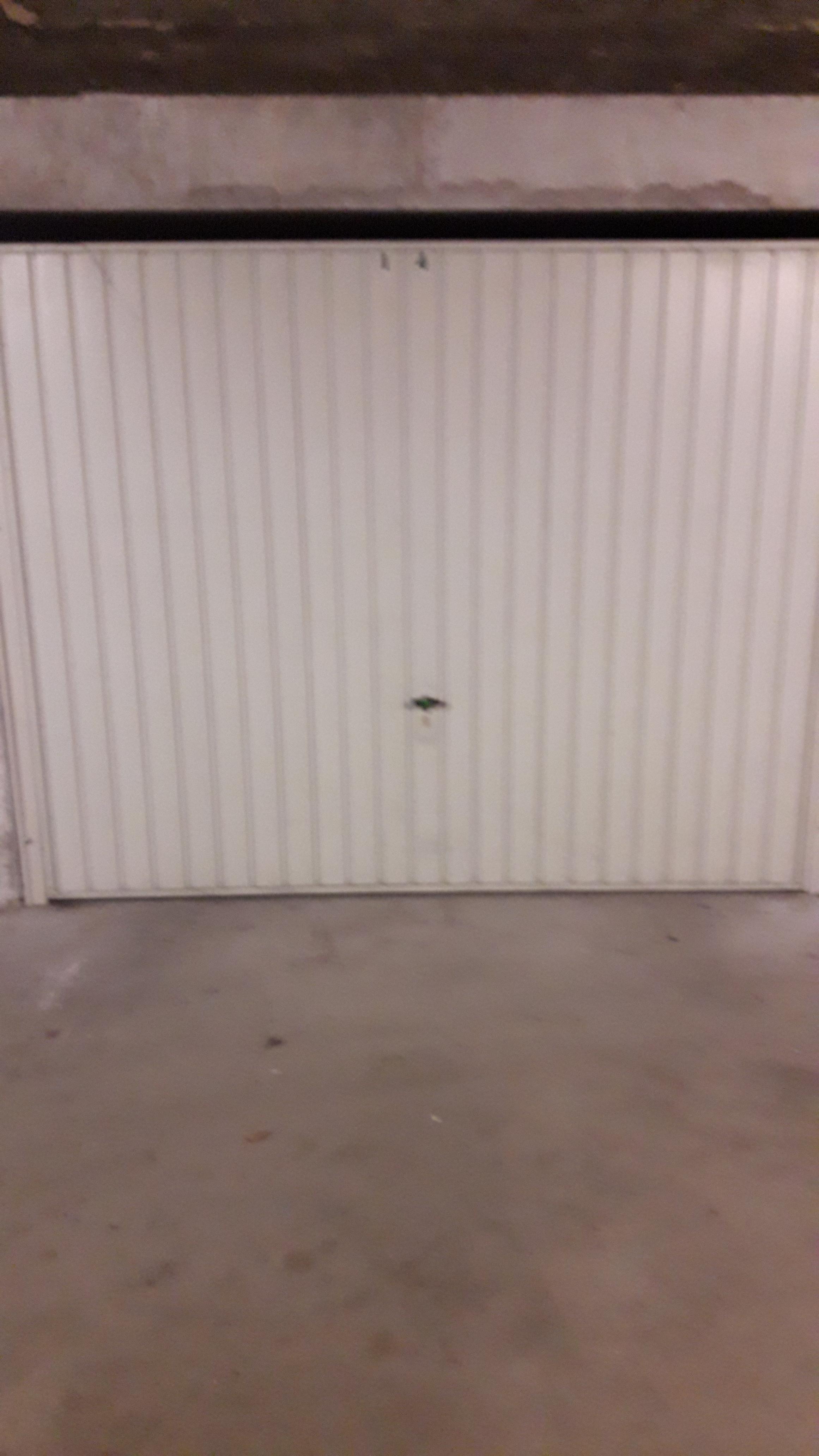 Garage à louer / Ternay