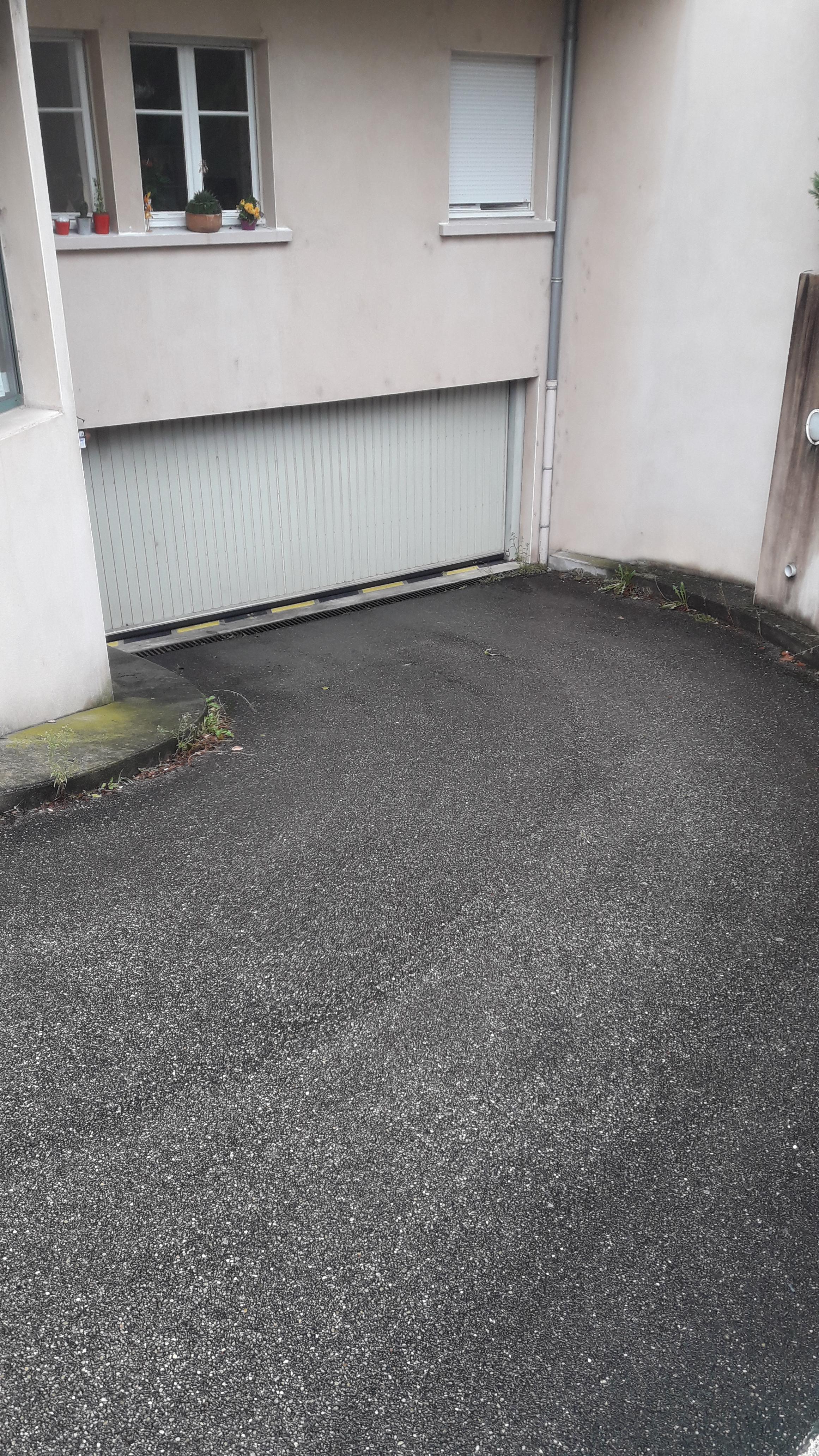 Location garage privé / Ternay