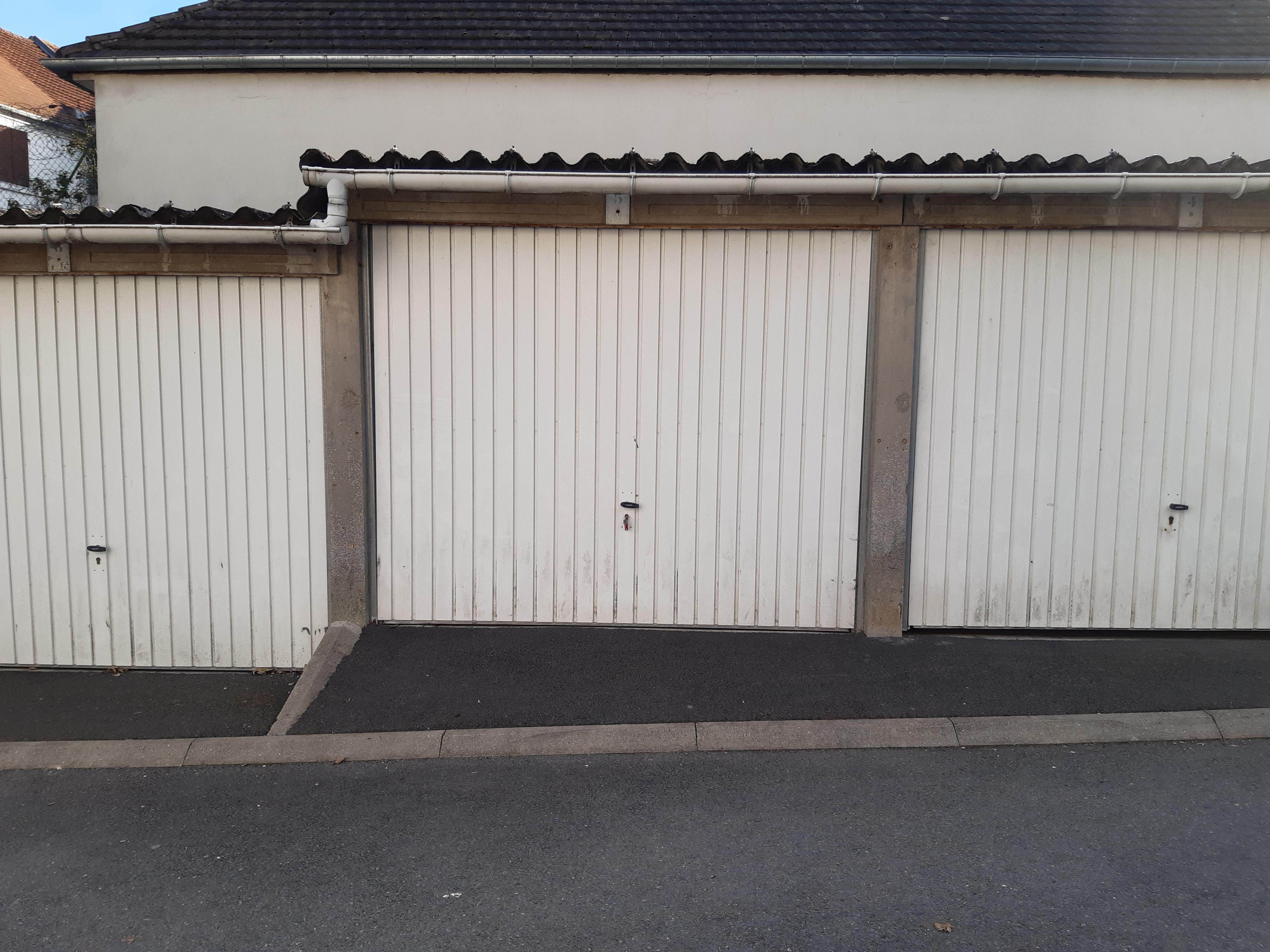 Garage pour stationnement / Nanteuil le Haudouin
