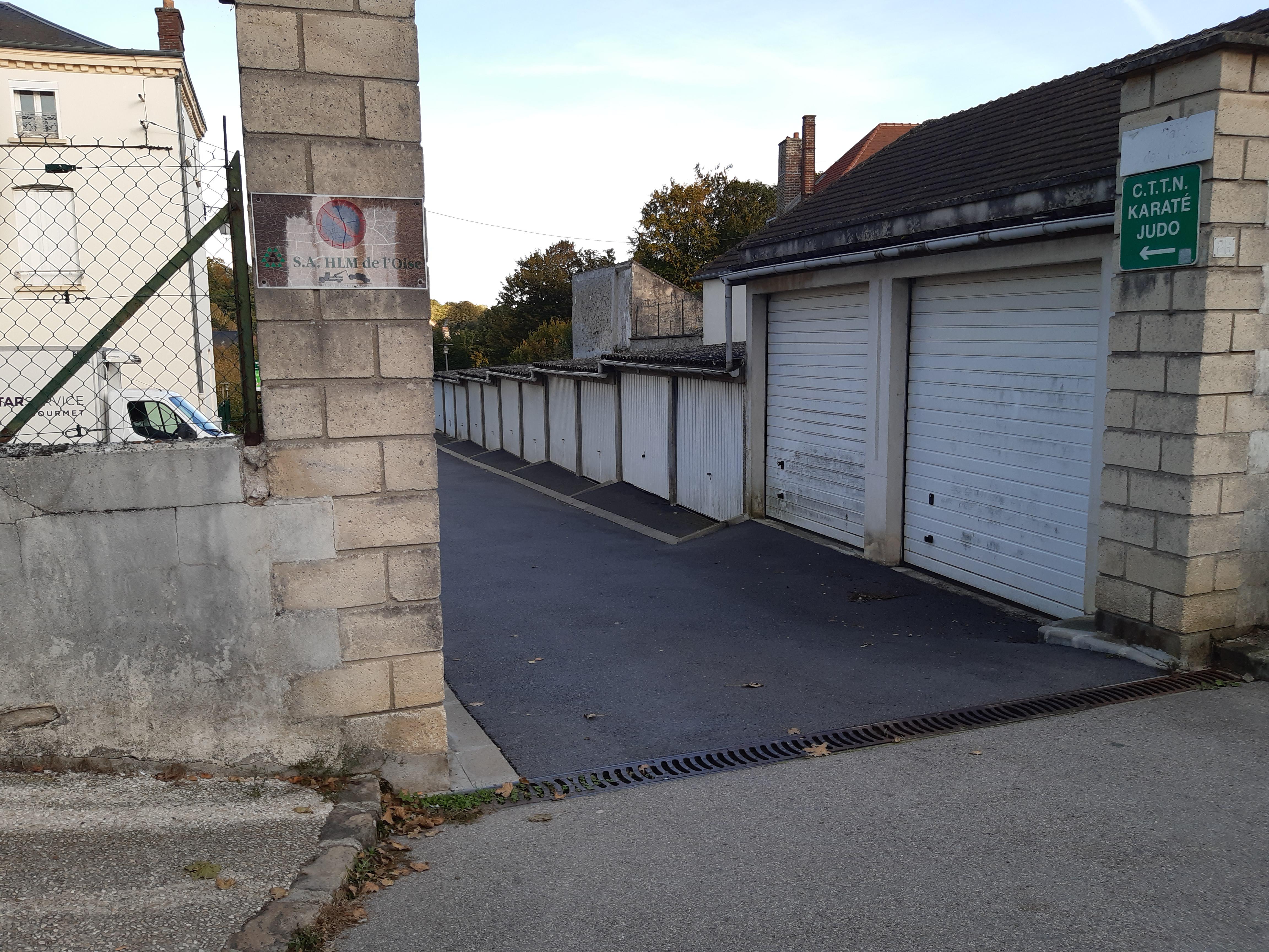 Garage pour stationnement / Nanteuil le Haudouin