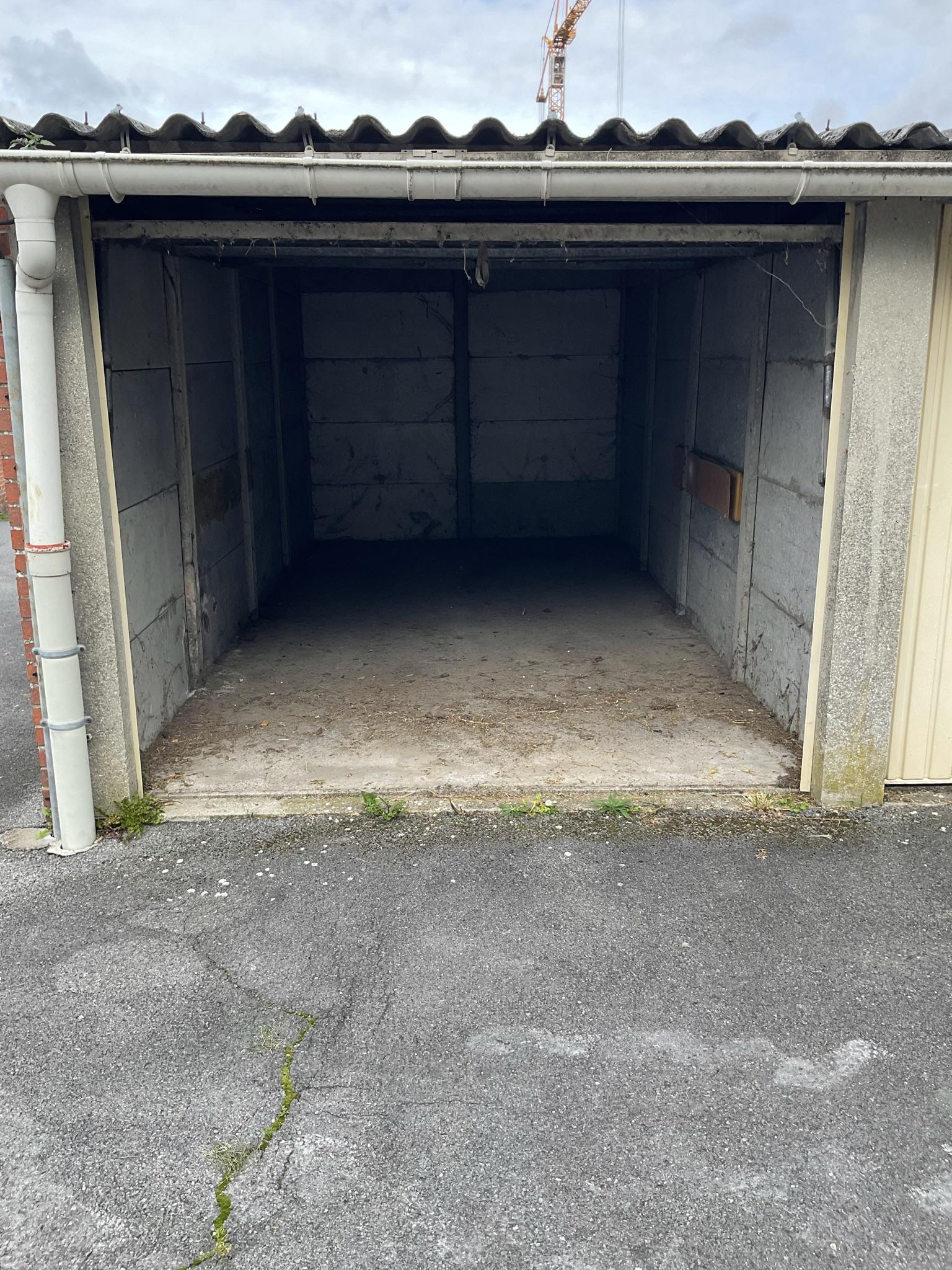 Box stockage / parking fermé RDC Croix