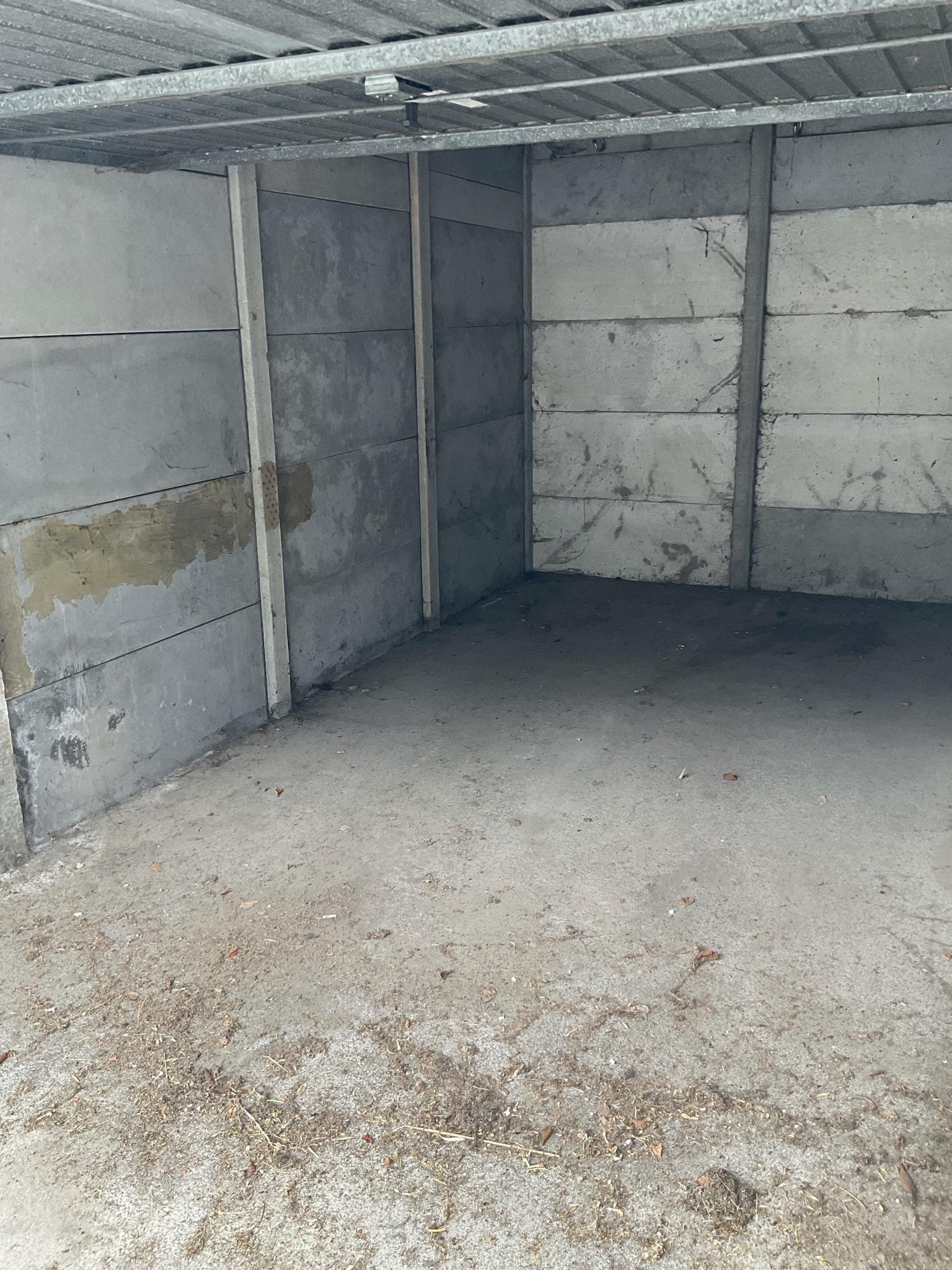 Box stockage / parking fermé RDC Croix