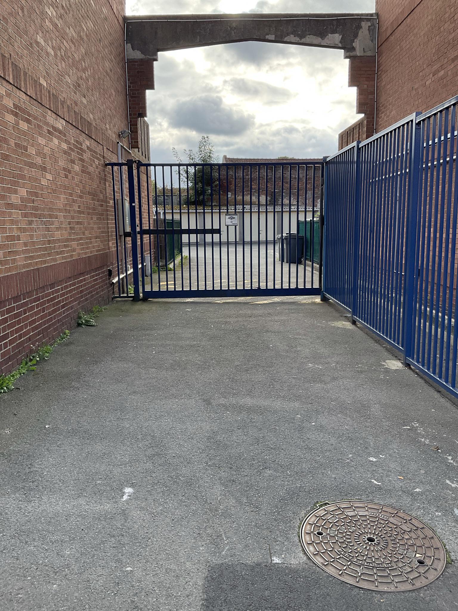Box stockage / parking fermé RDC Croix