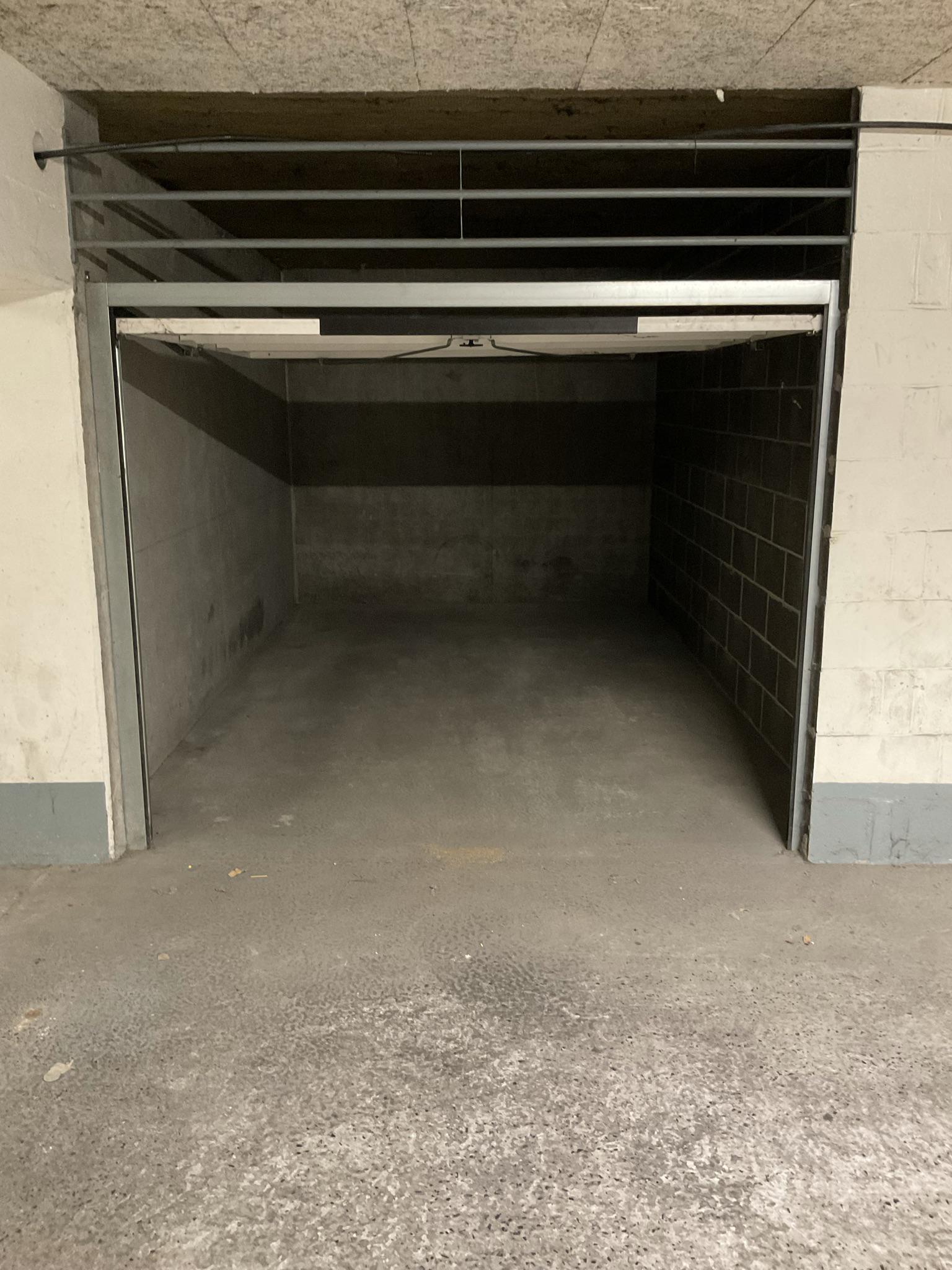 Garage à la location Croix