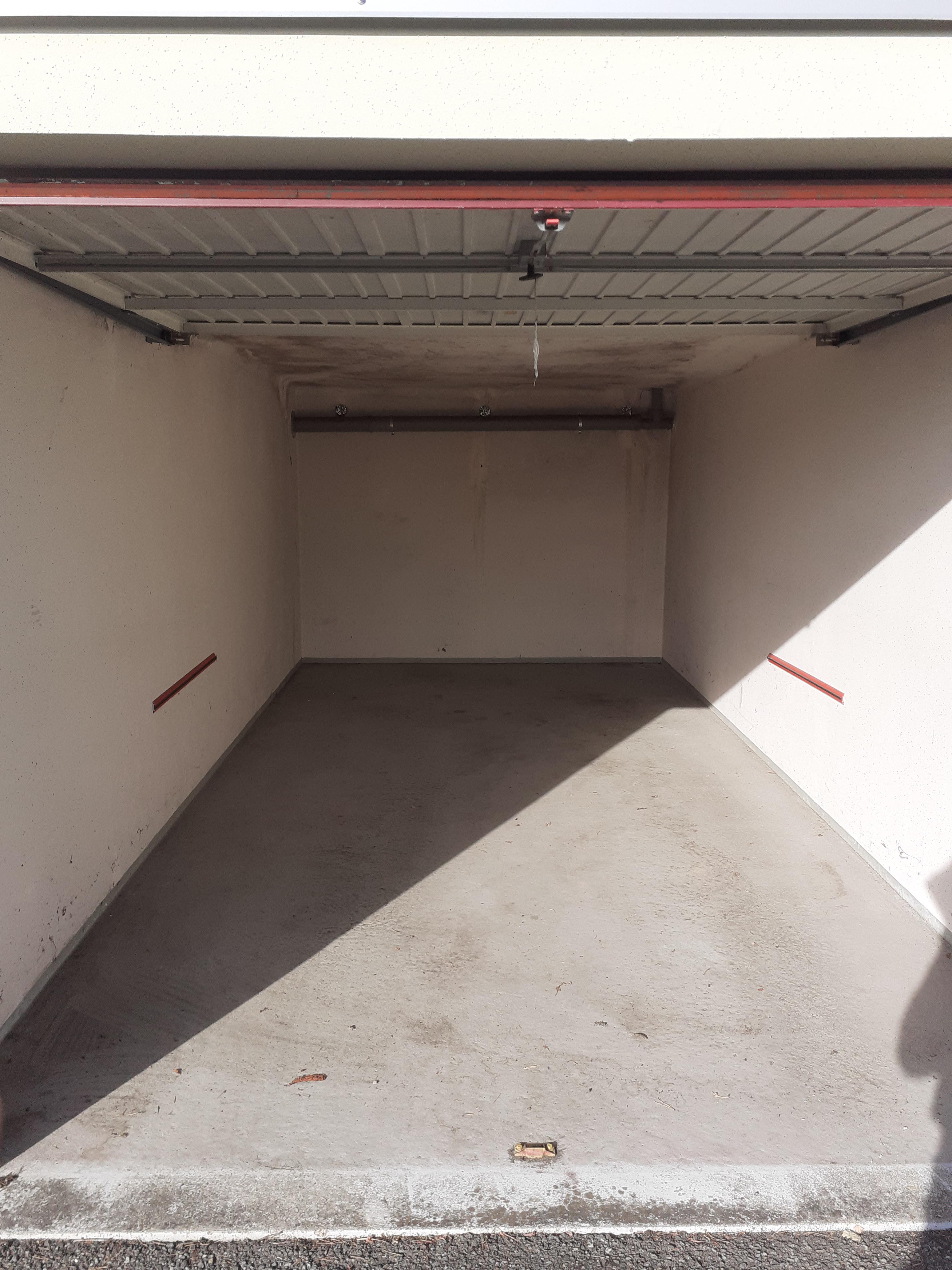 Box à louer / garage ou parking