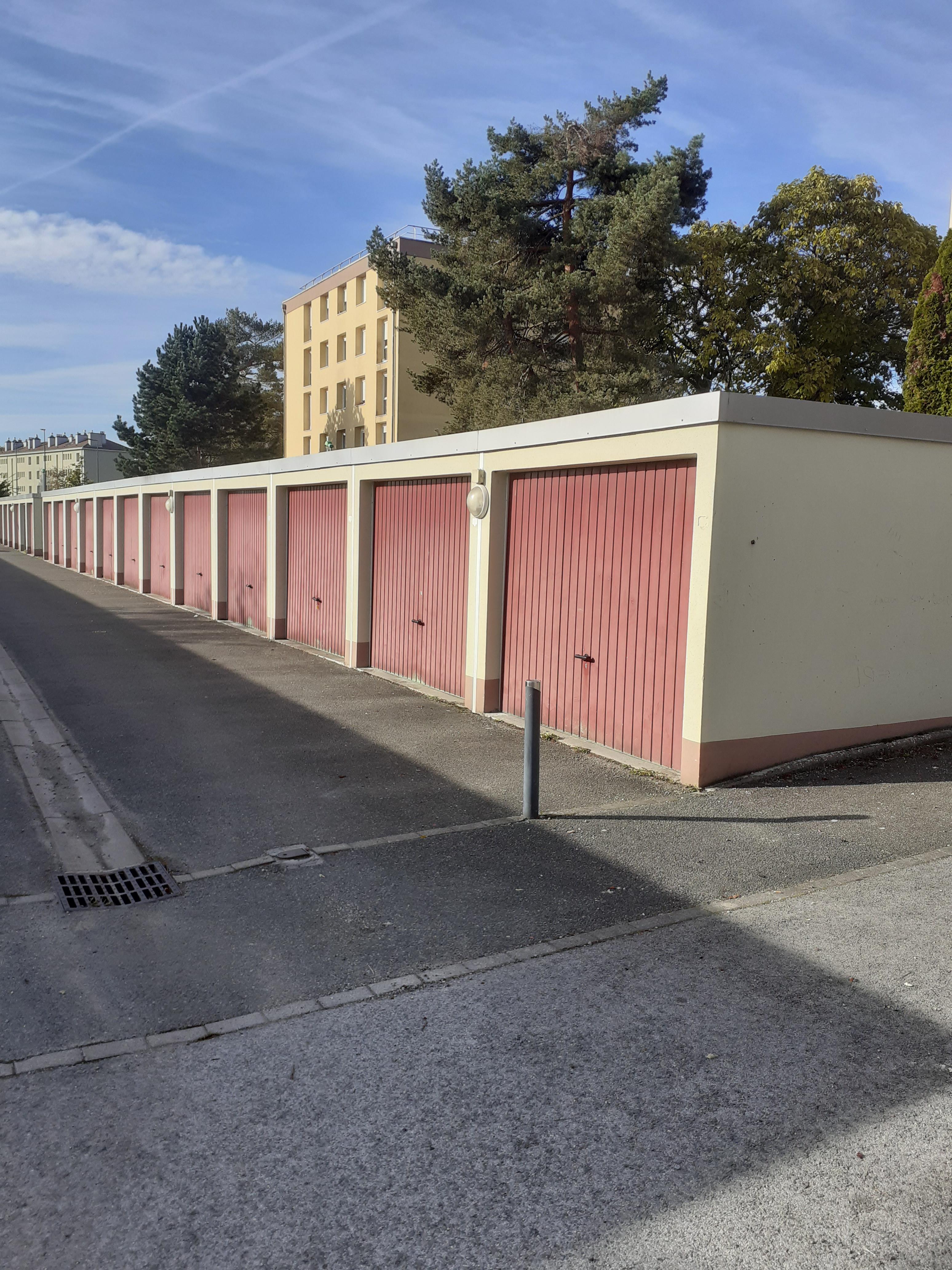 Box à louer / garage ou parking