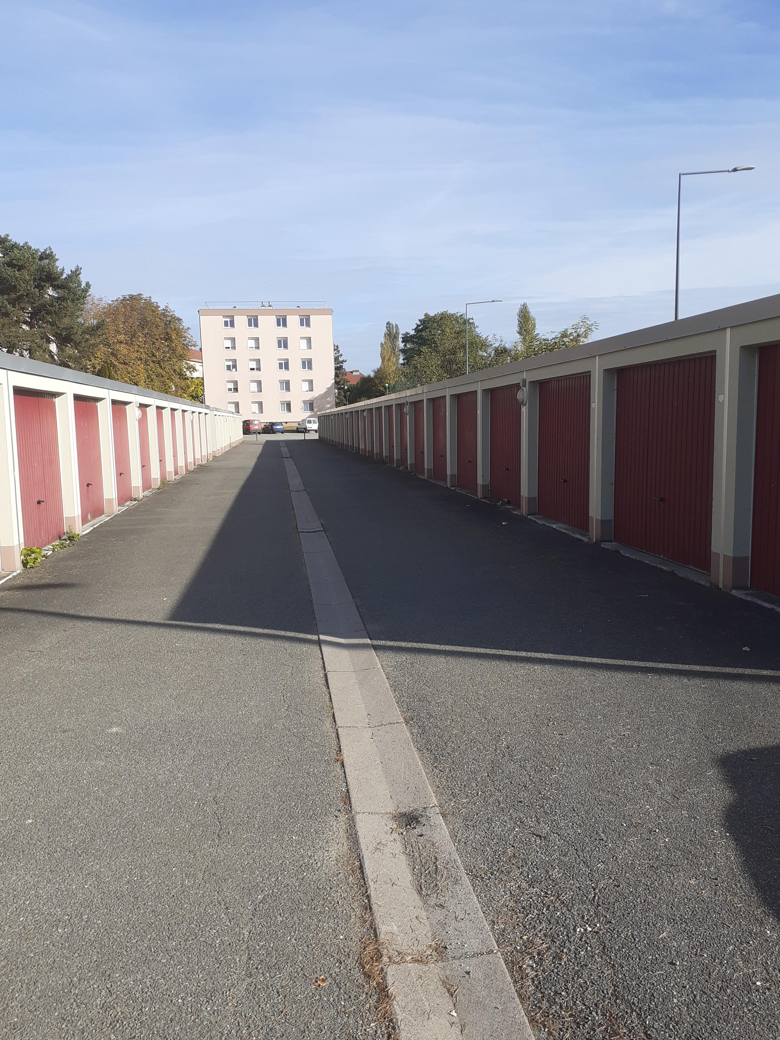 Location garage fermé rez de chaussée