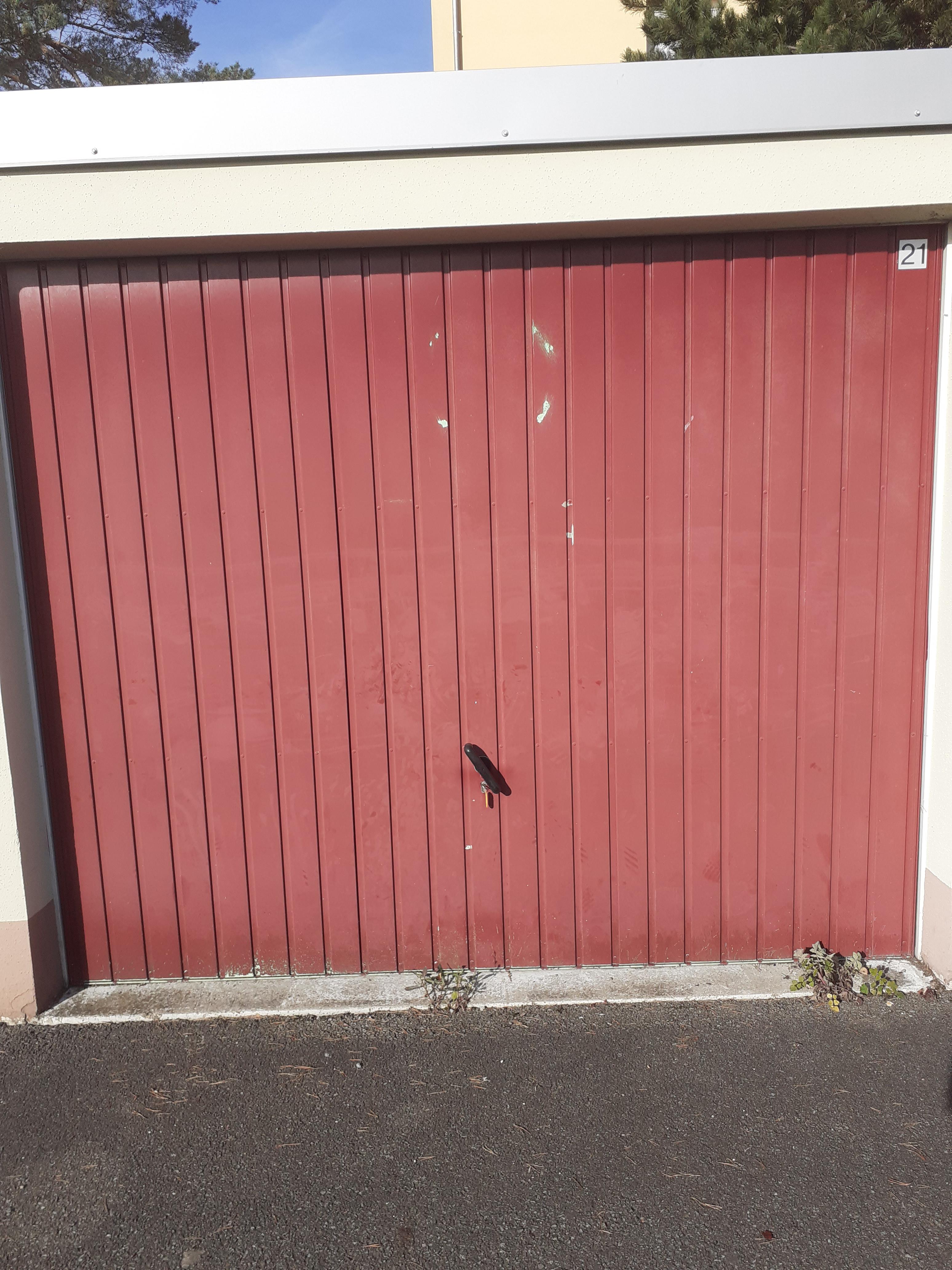 Stockage / garde meuble / Parking fermé