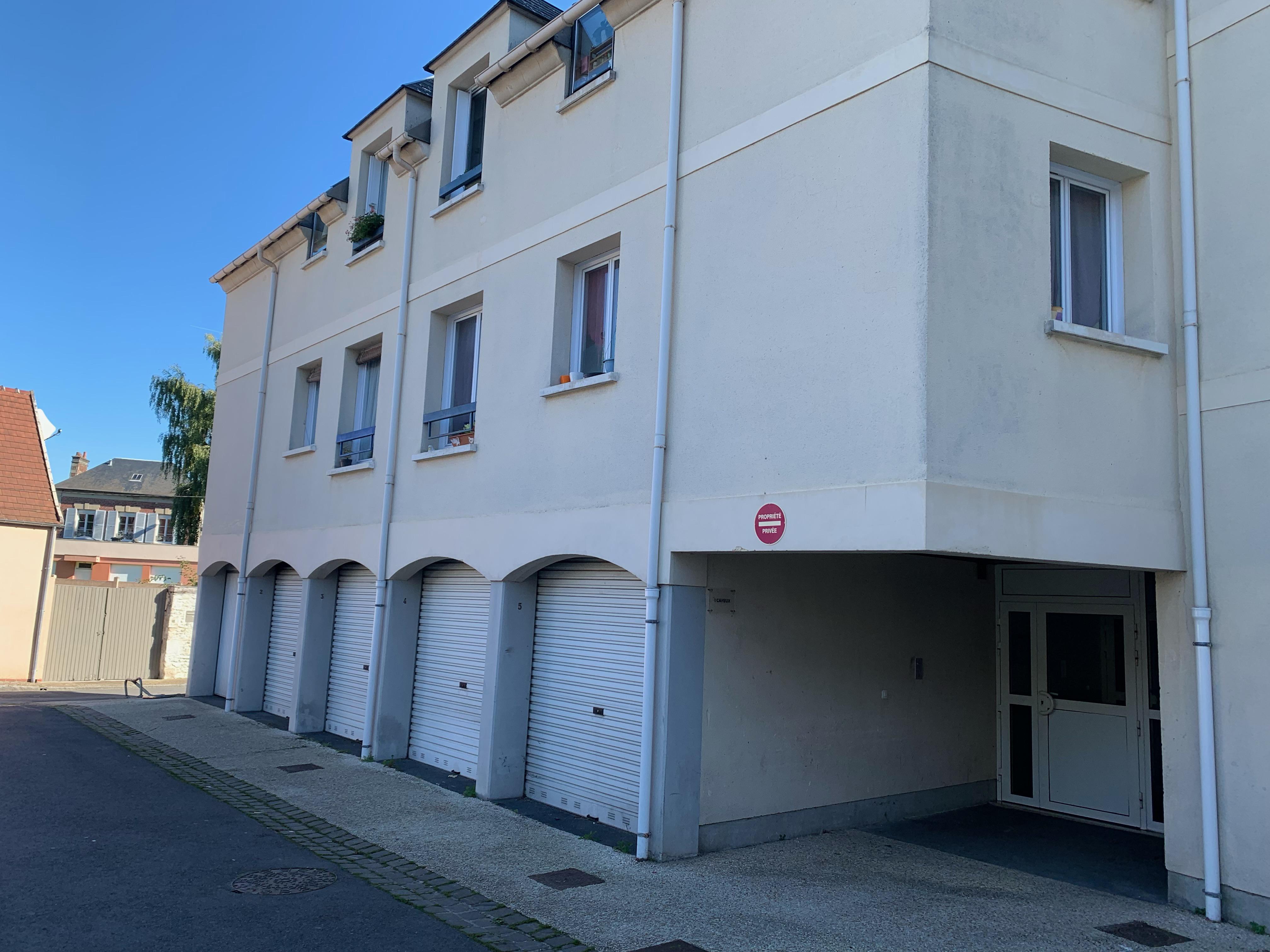 Petit box à louer : parking 2 roues