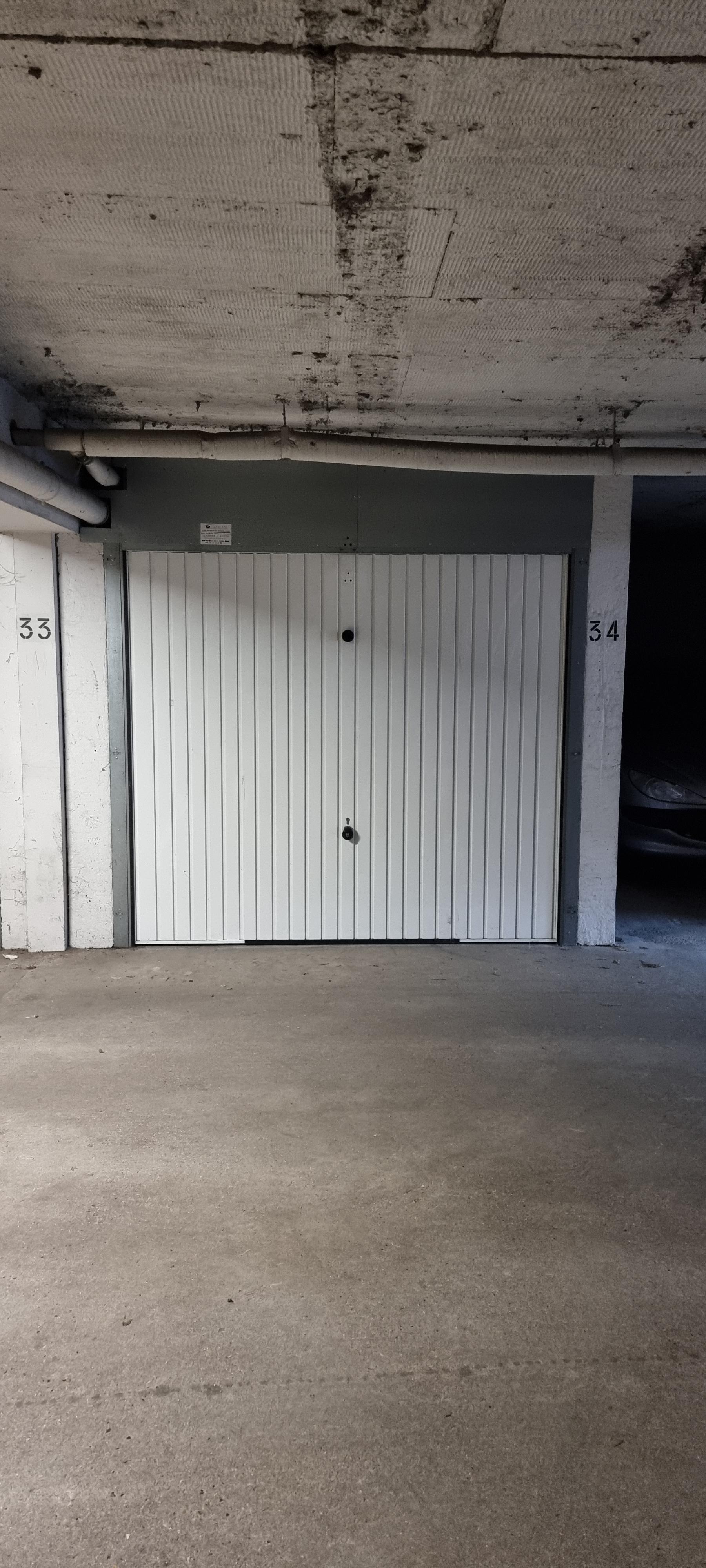 Garage fermé sécurisé location Voisins le Bretonneux