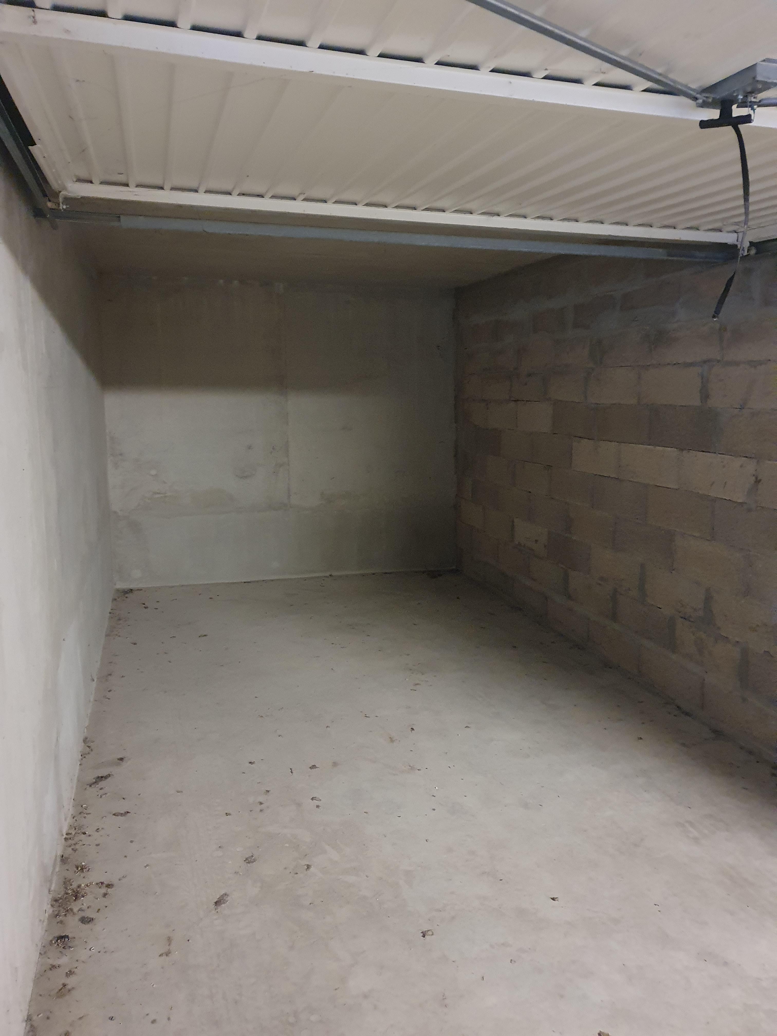 Garage fermé en sous-sol