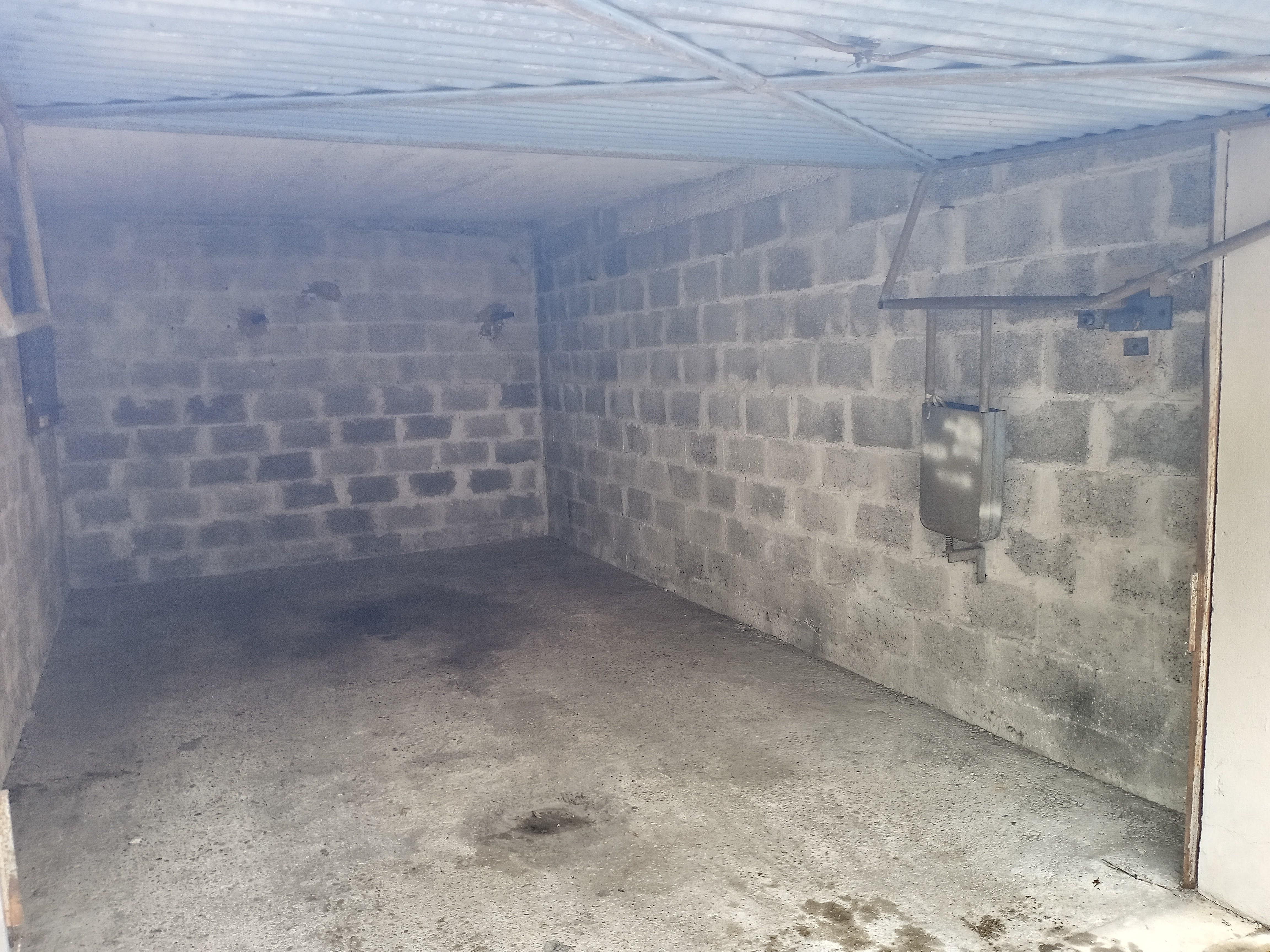 Box fermé à louer : stockage ou parking