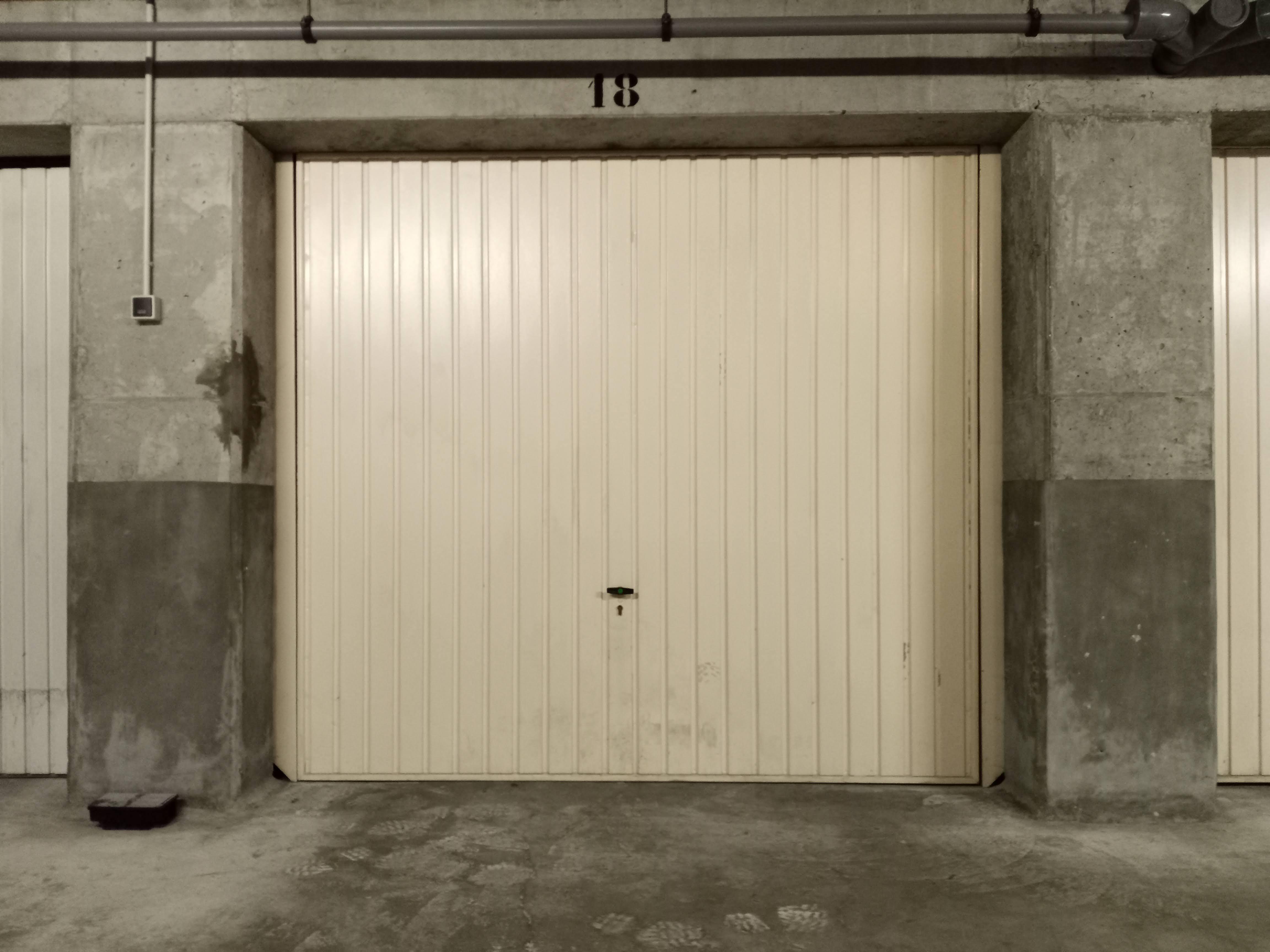 Grand garage en sous sol