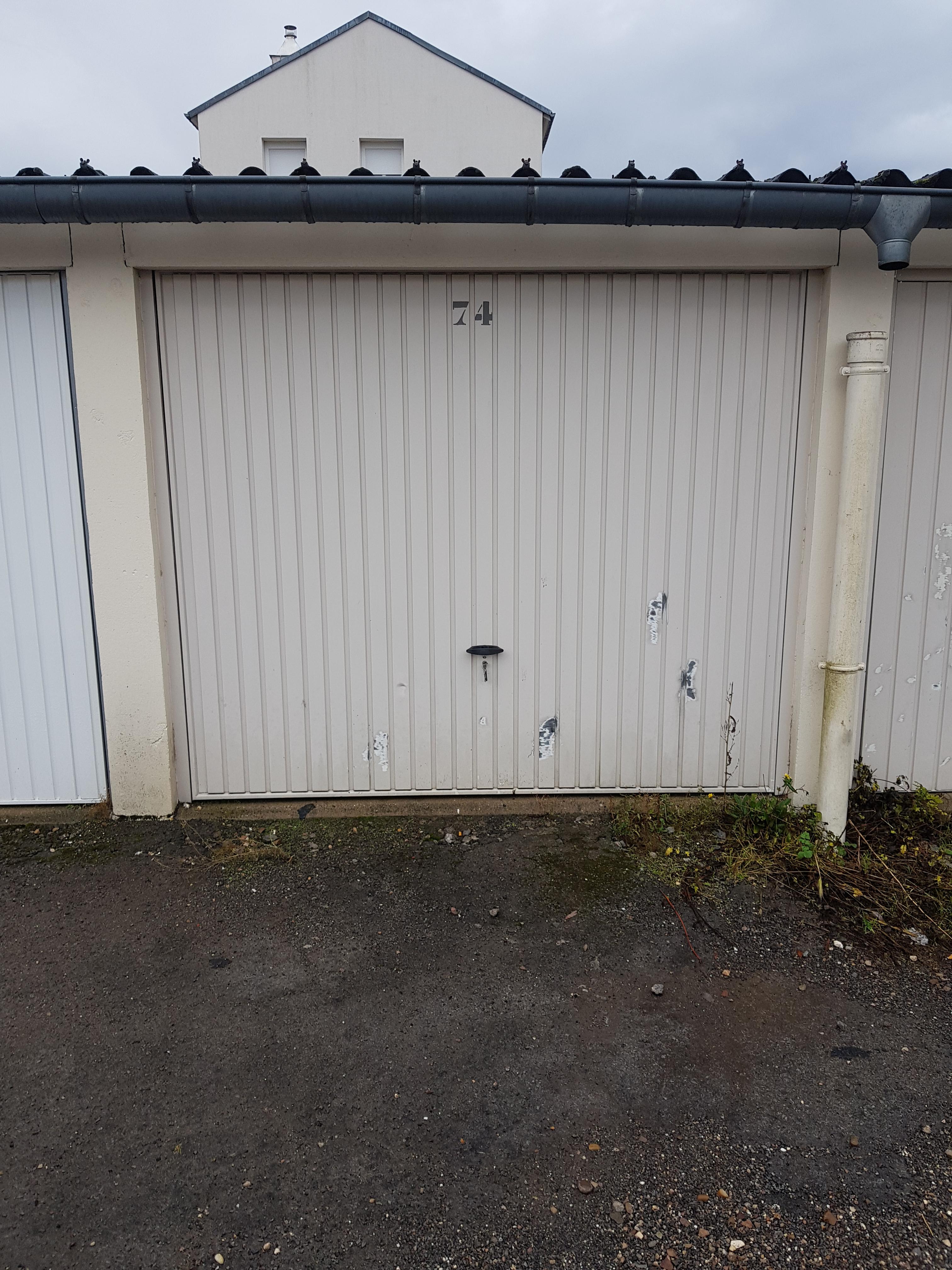 Location box / garage fermé RDC