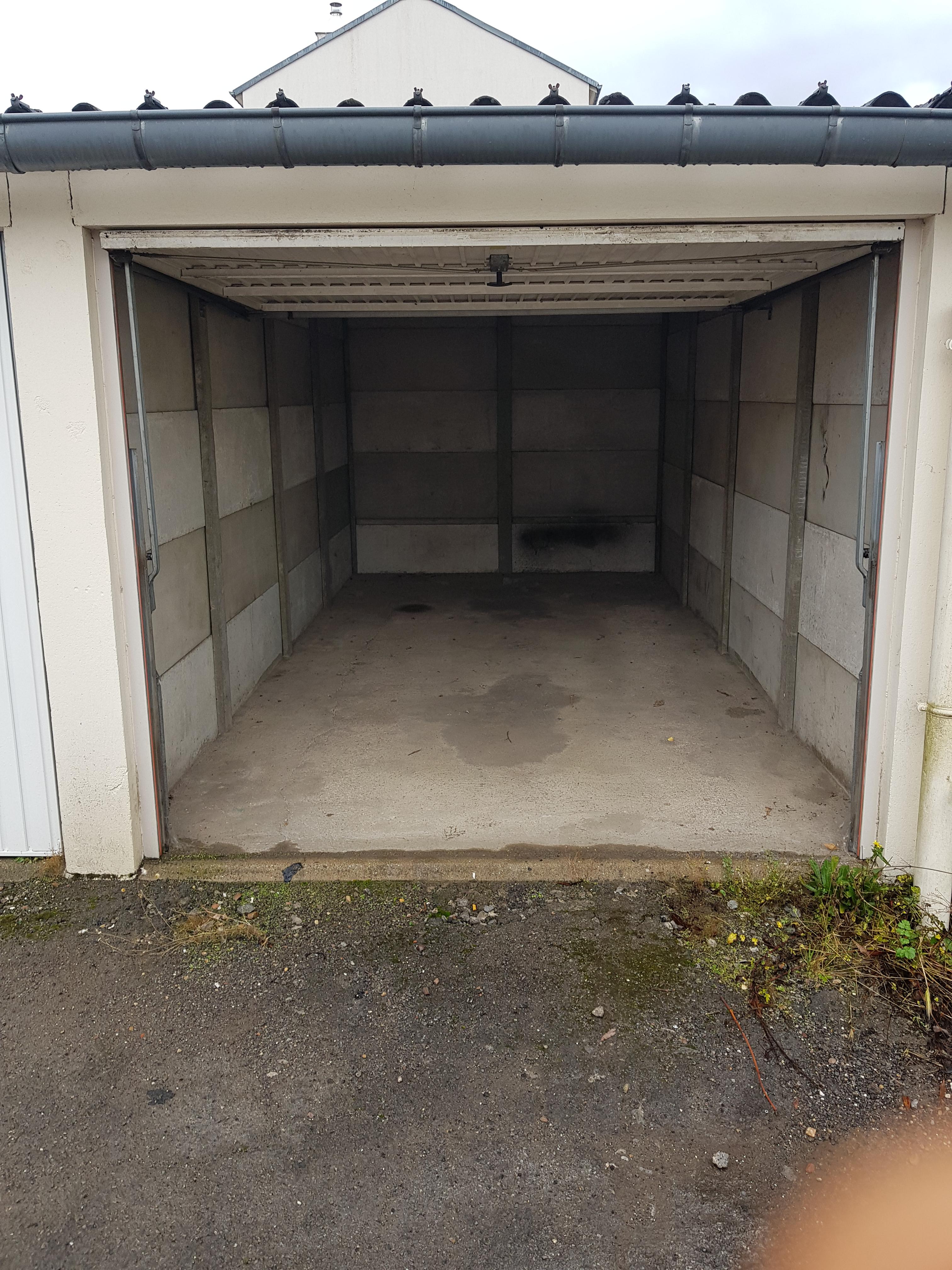 Location box / garage fermé RDC