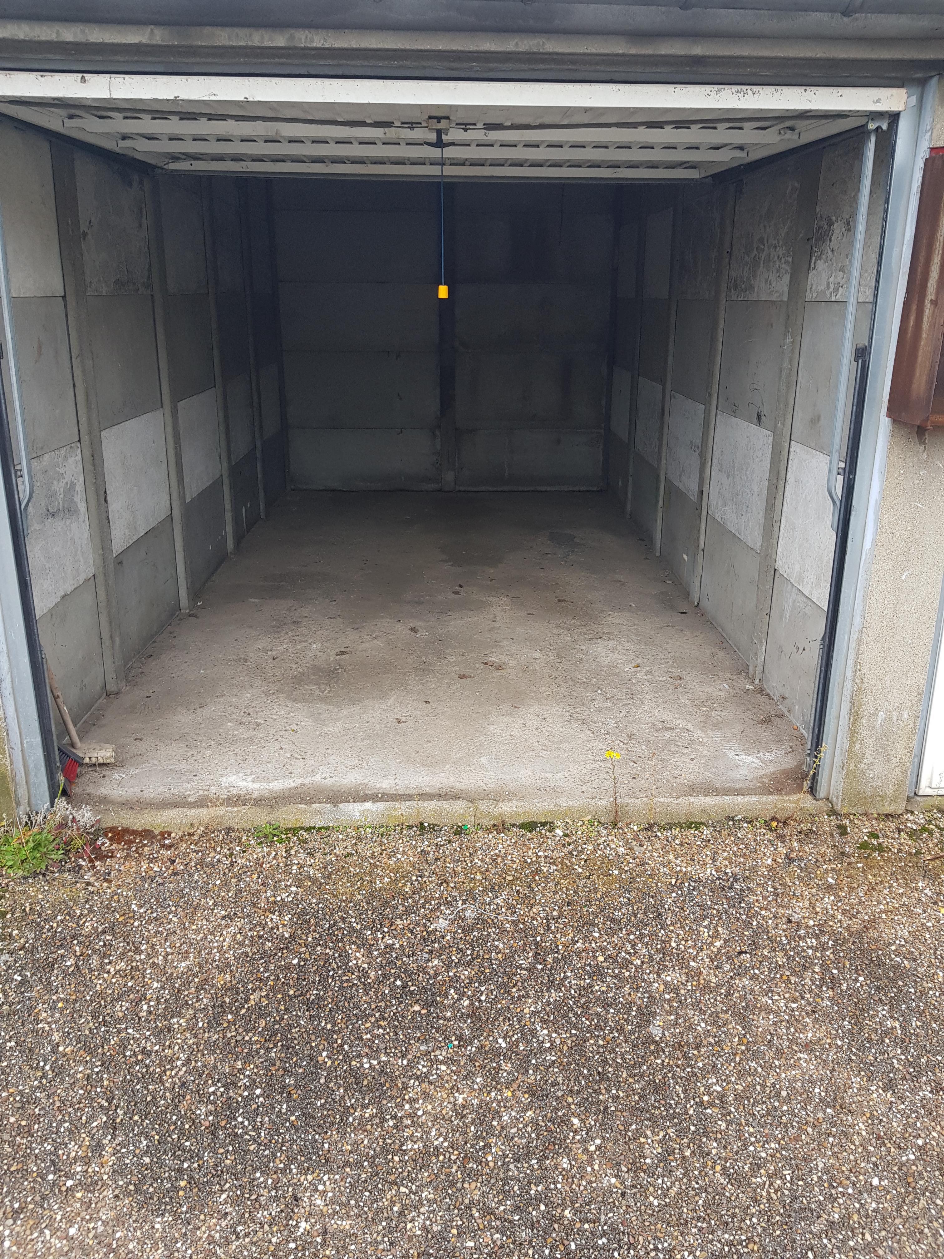 Location box fermé / garage parking