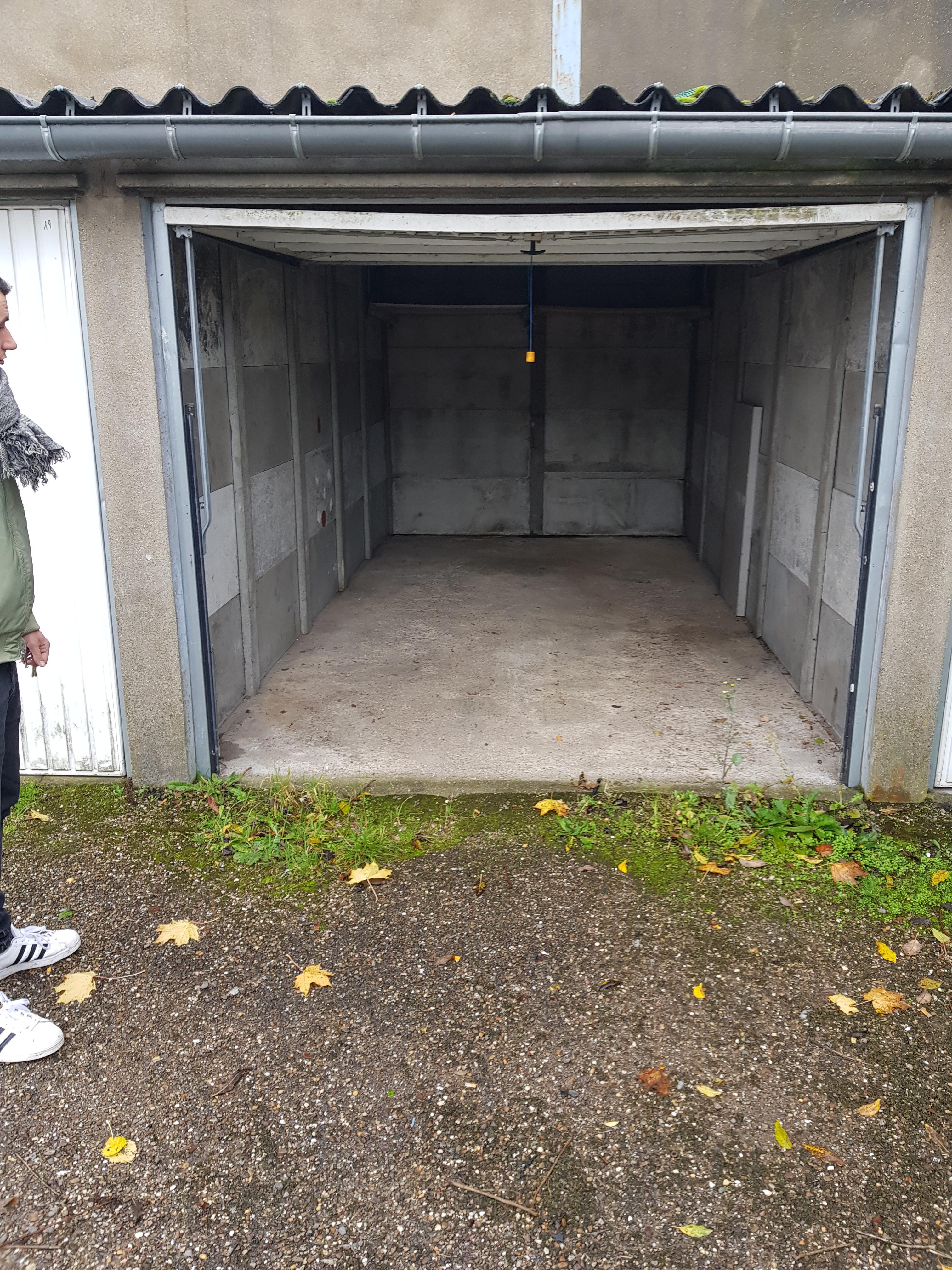 Garage fermé à louer : parking