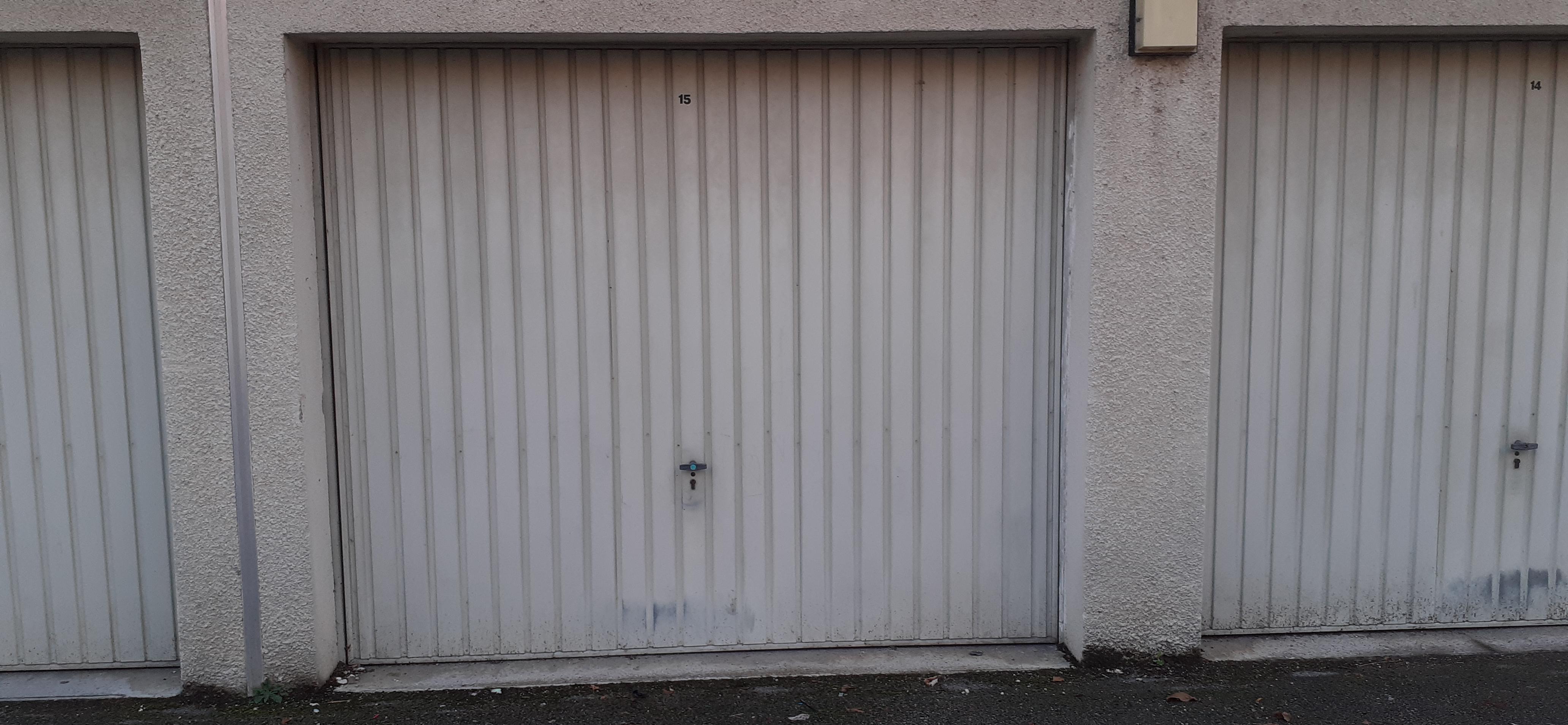 A louer : box stockage ou parking fermé