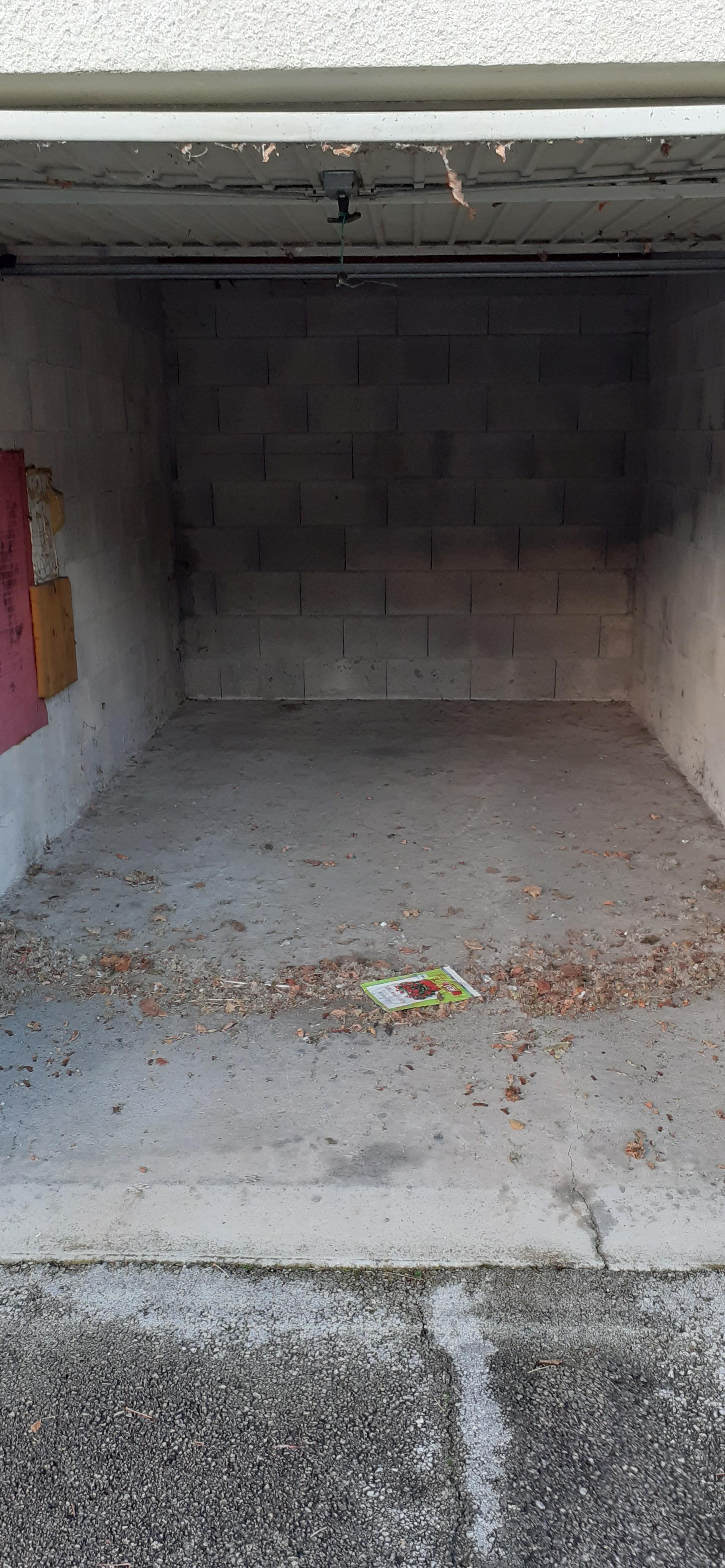 Location garage en RDC Ambérieu : stockage ou
