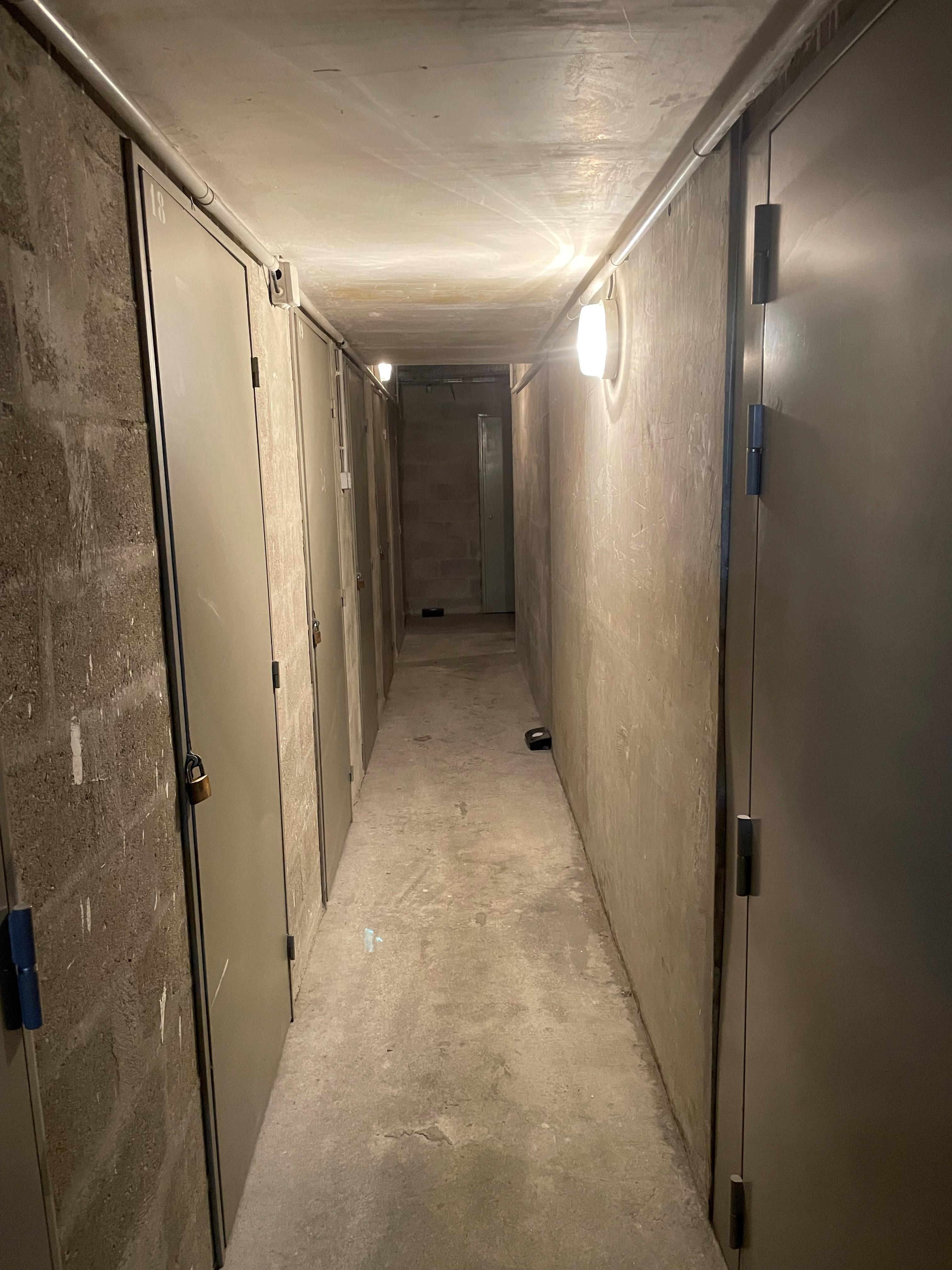 Location cave sécurisé avec accès par ascenseur -