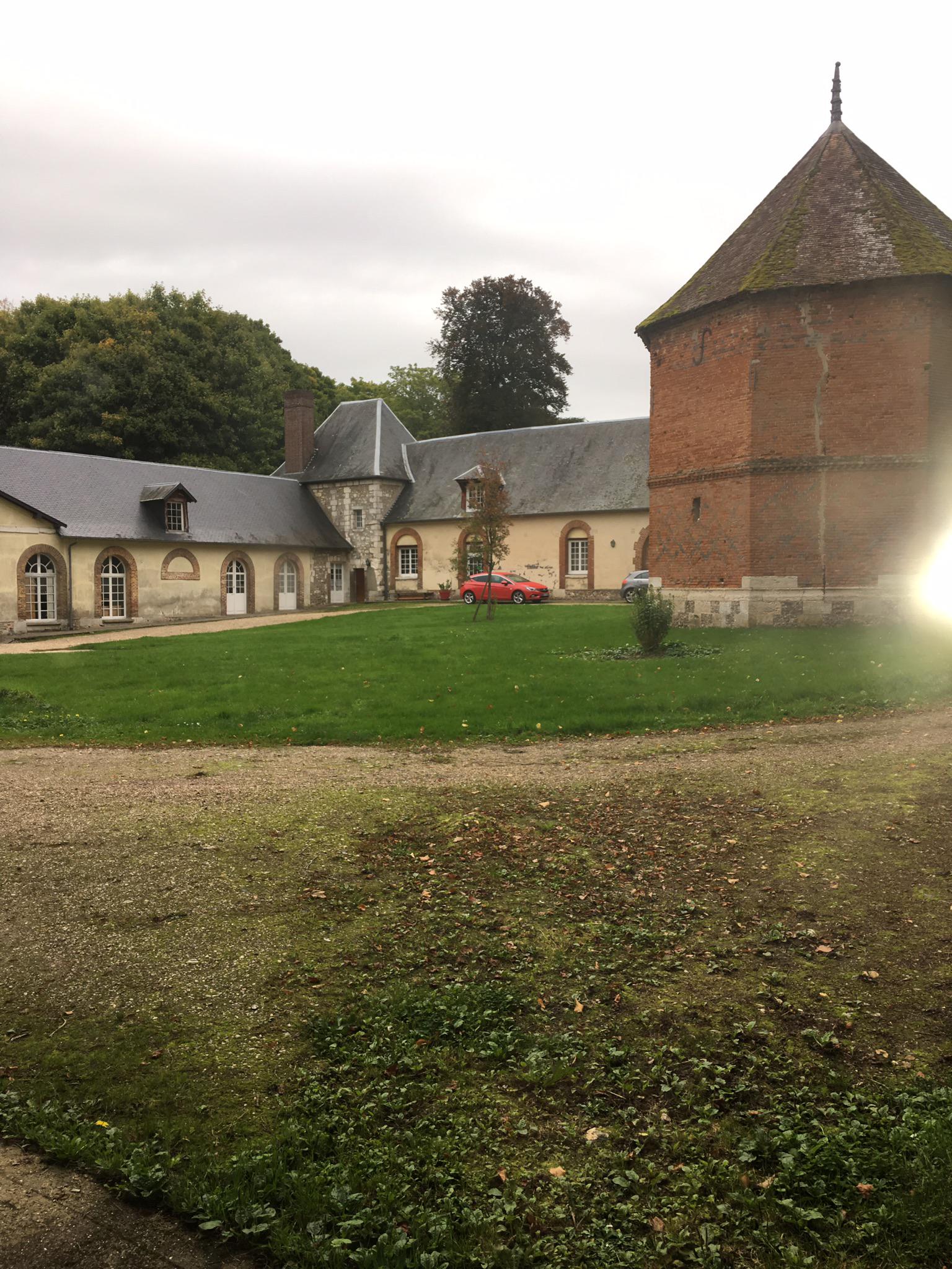 Local de stockage 20 m2 situé 130 kms Paris. 25 kms de Rouen  près autoroute A13