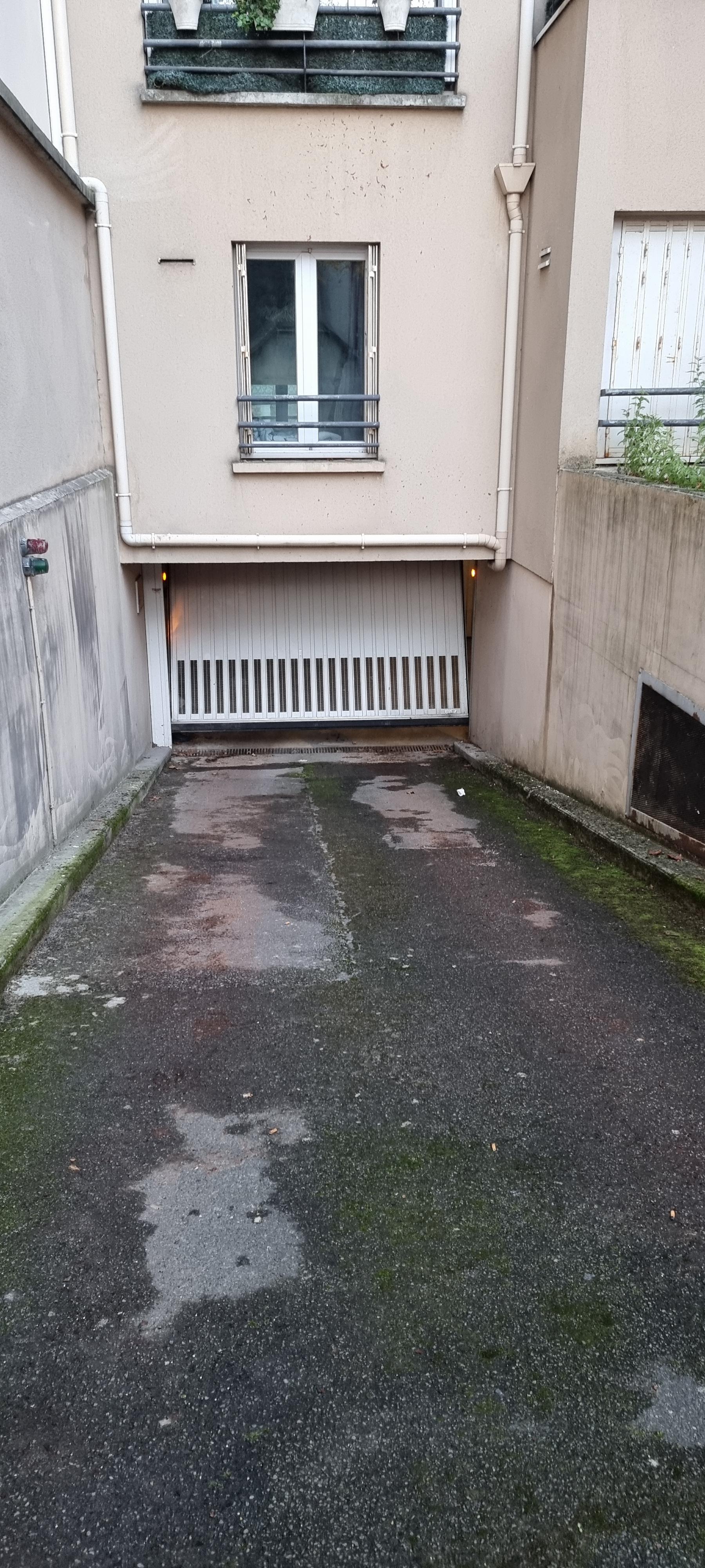 location garage box fermé