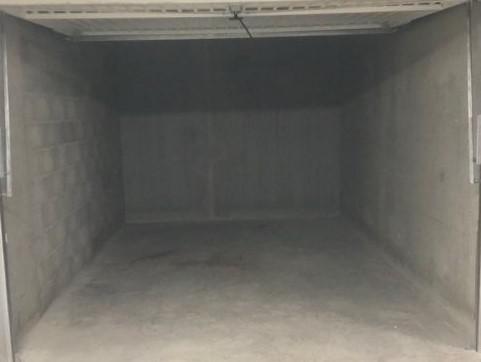 Garage fermé à louer