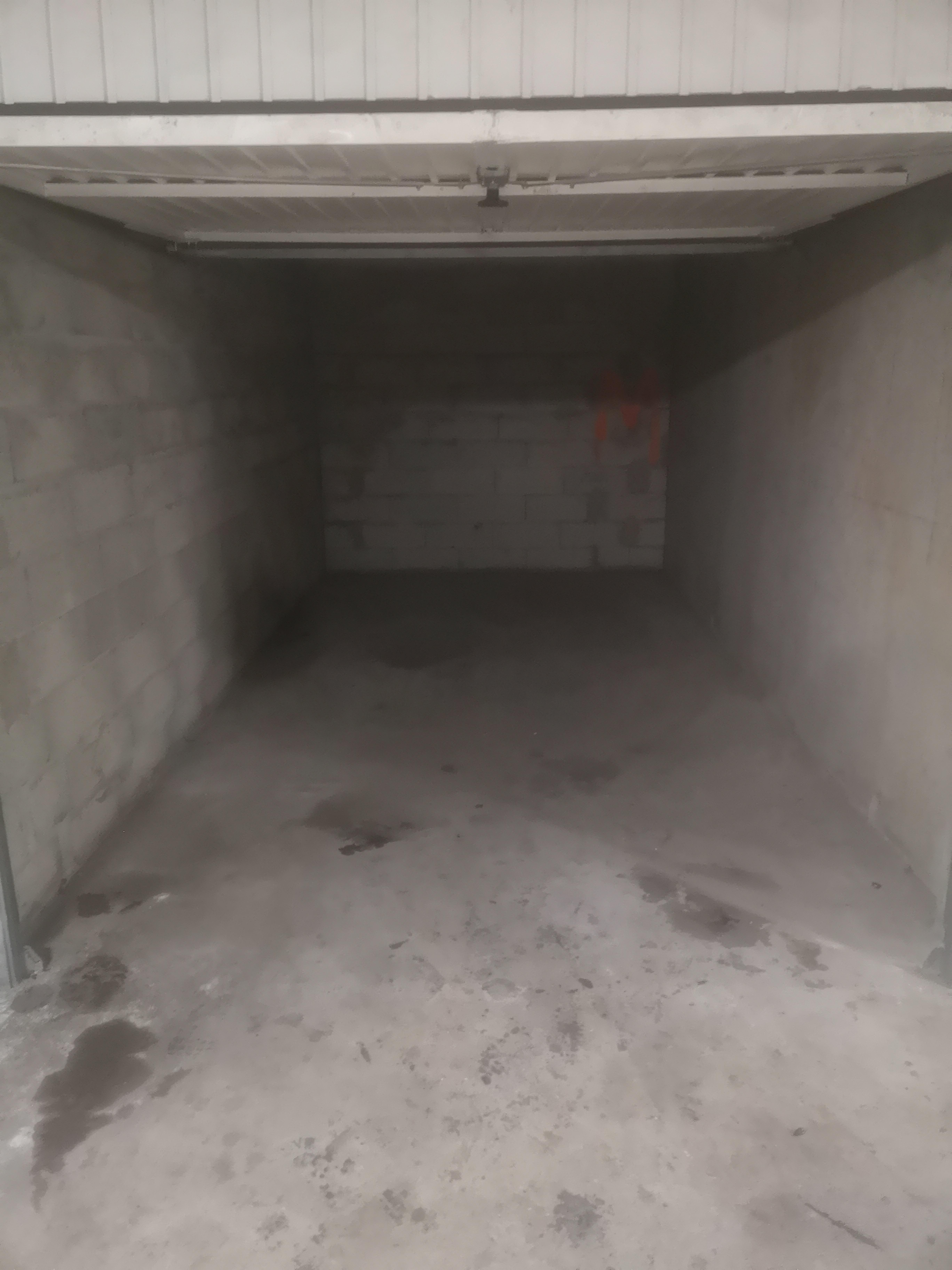 Box/garage fermé à louer