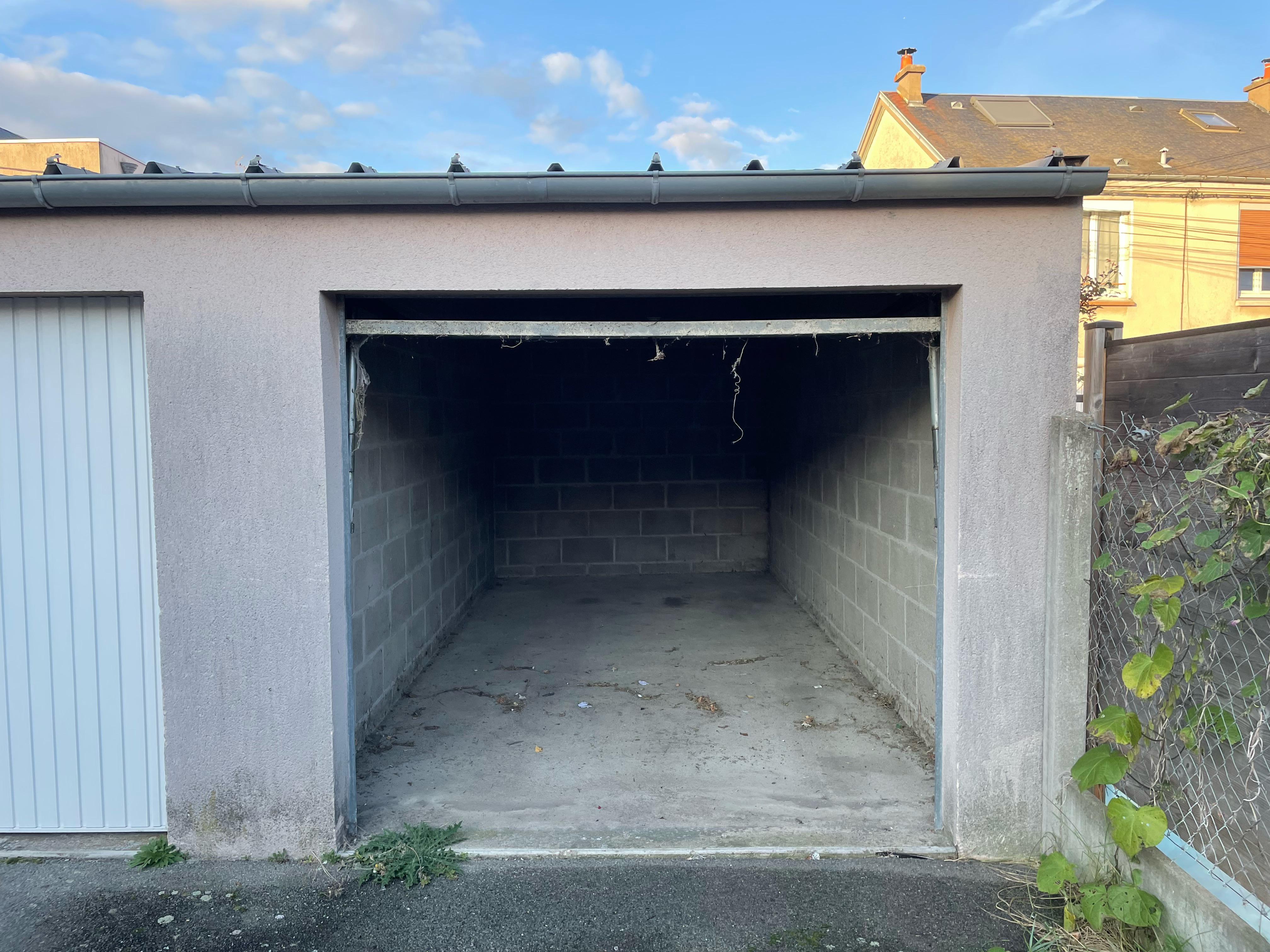 Location garage fermé : stockage ou parking