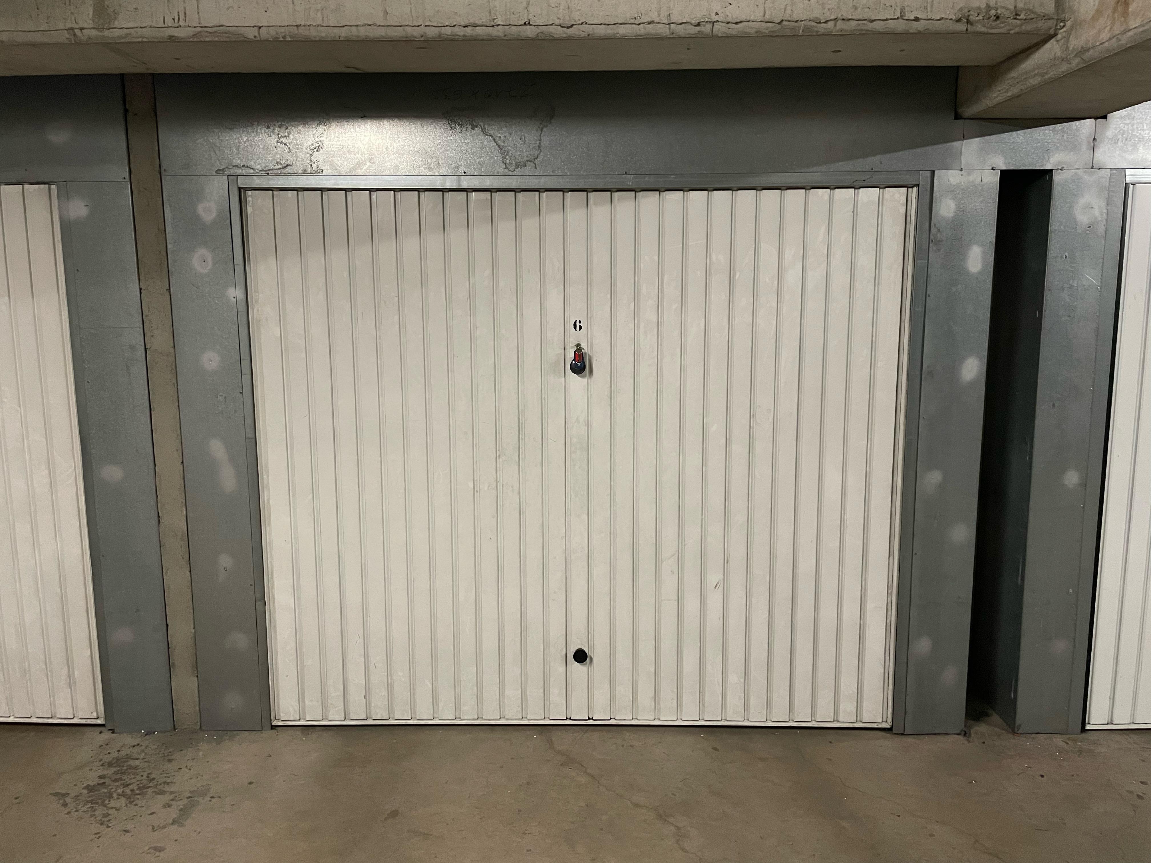 Box sous sol : parking / garage