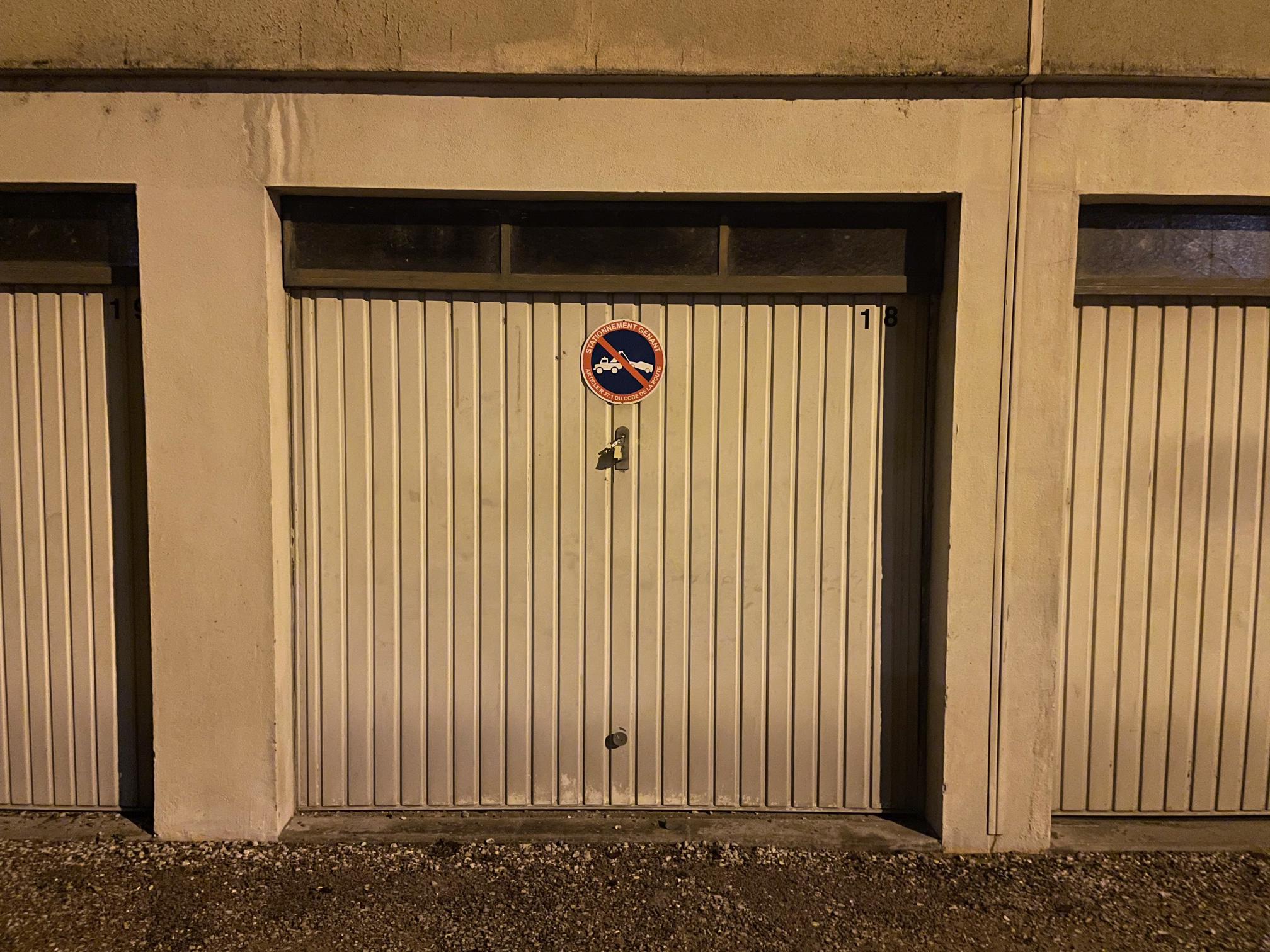 Garde meuble/box/garage à louer