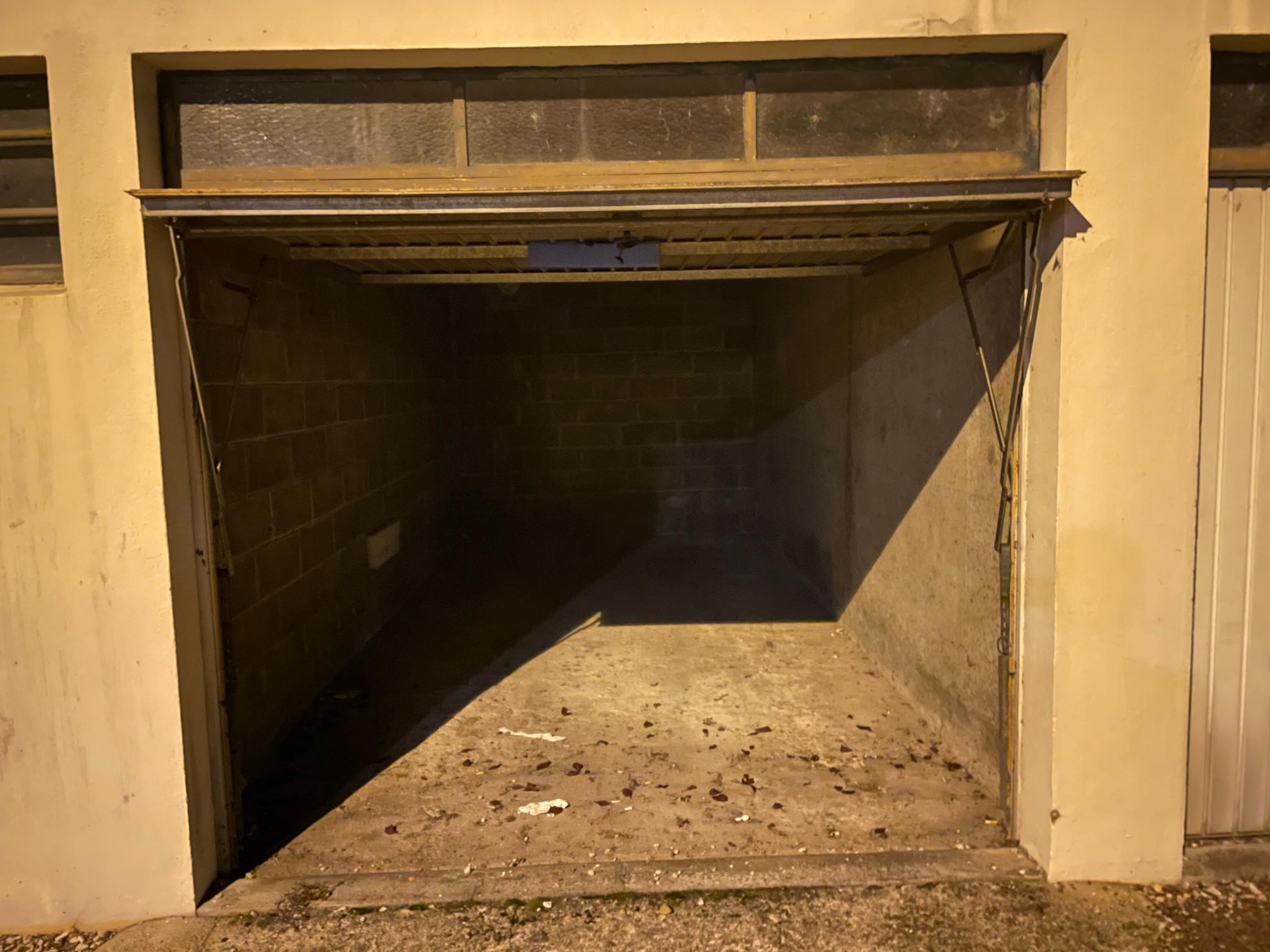 Garde meuble/box/garage à louer