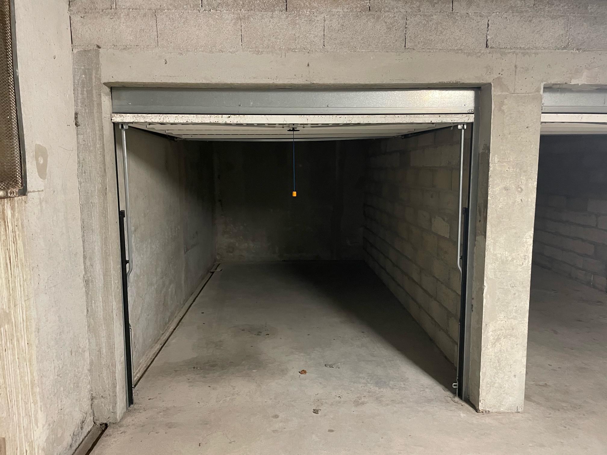 Location garage fermé et sécurisé