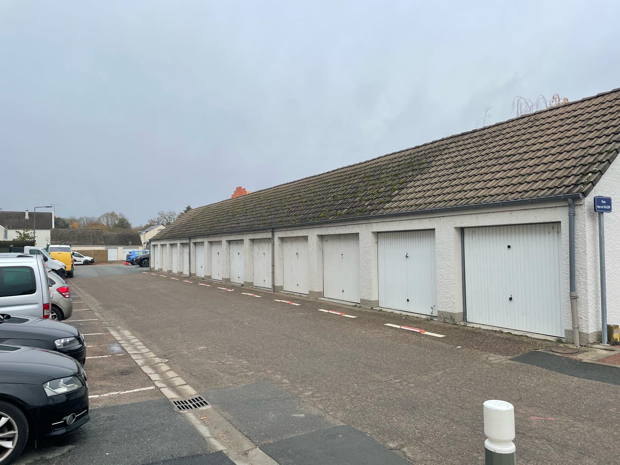 Grand box fermé / Garage ou stockage