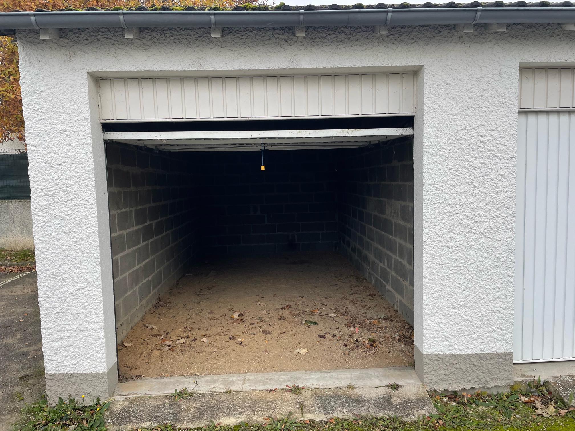 Location grand garage : stockage ou parking