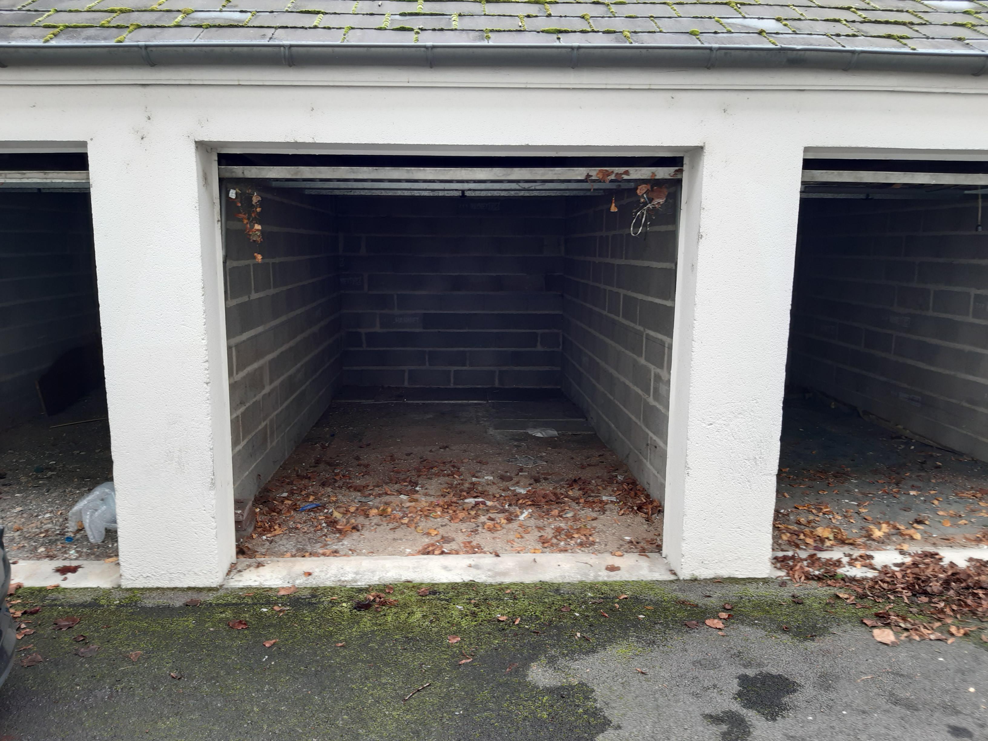 Garage/ garde meuble a louer