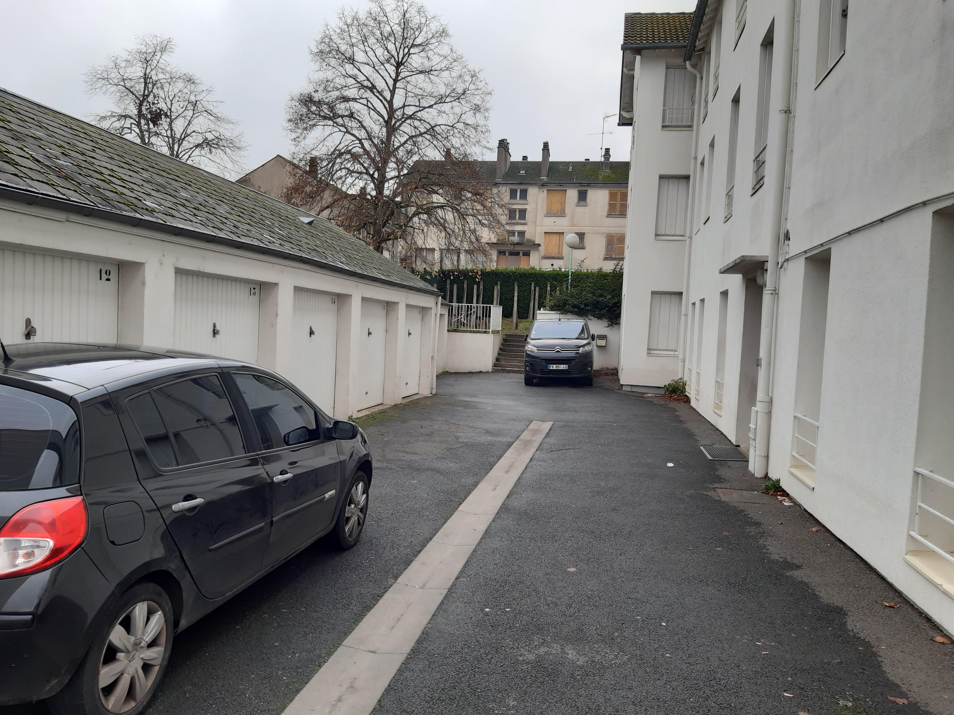 Garde meuble / Garage a louer