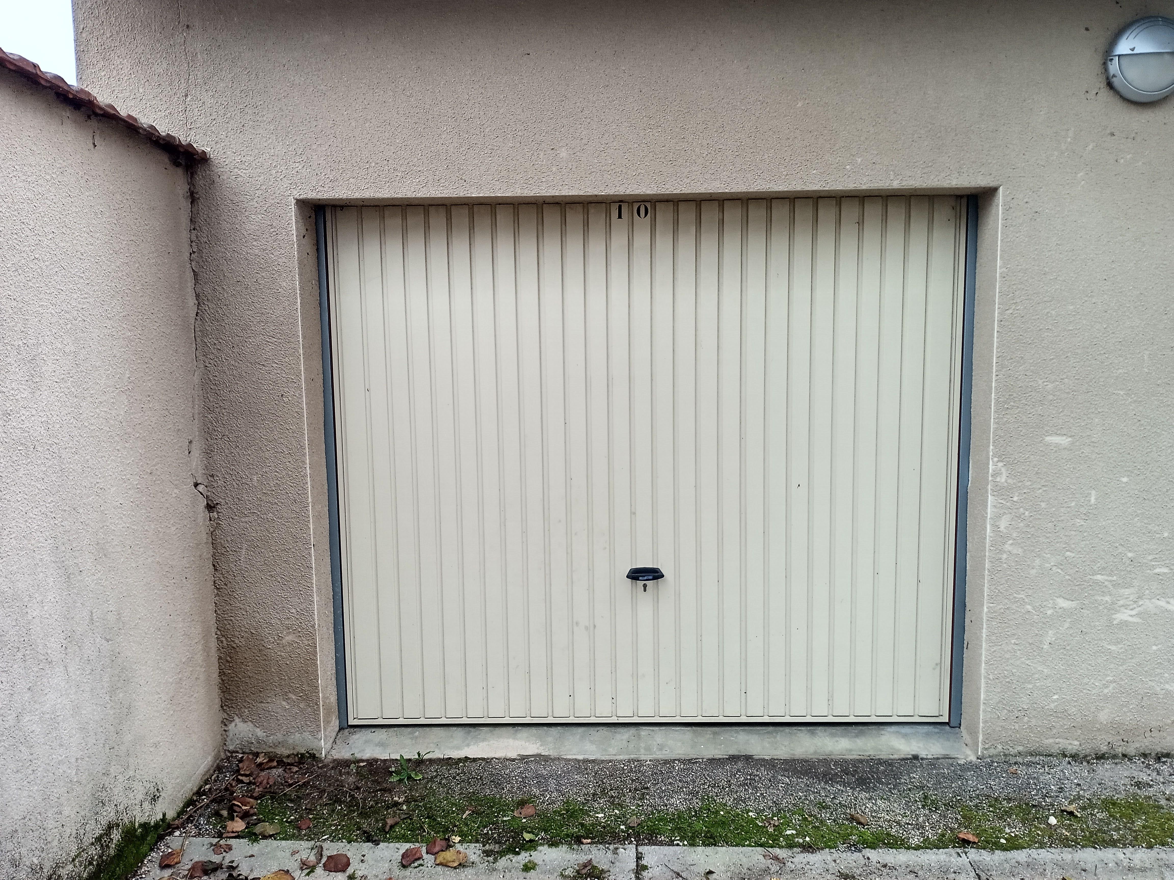 location grand garage proche Bourg
