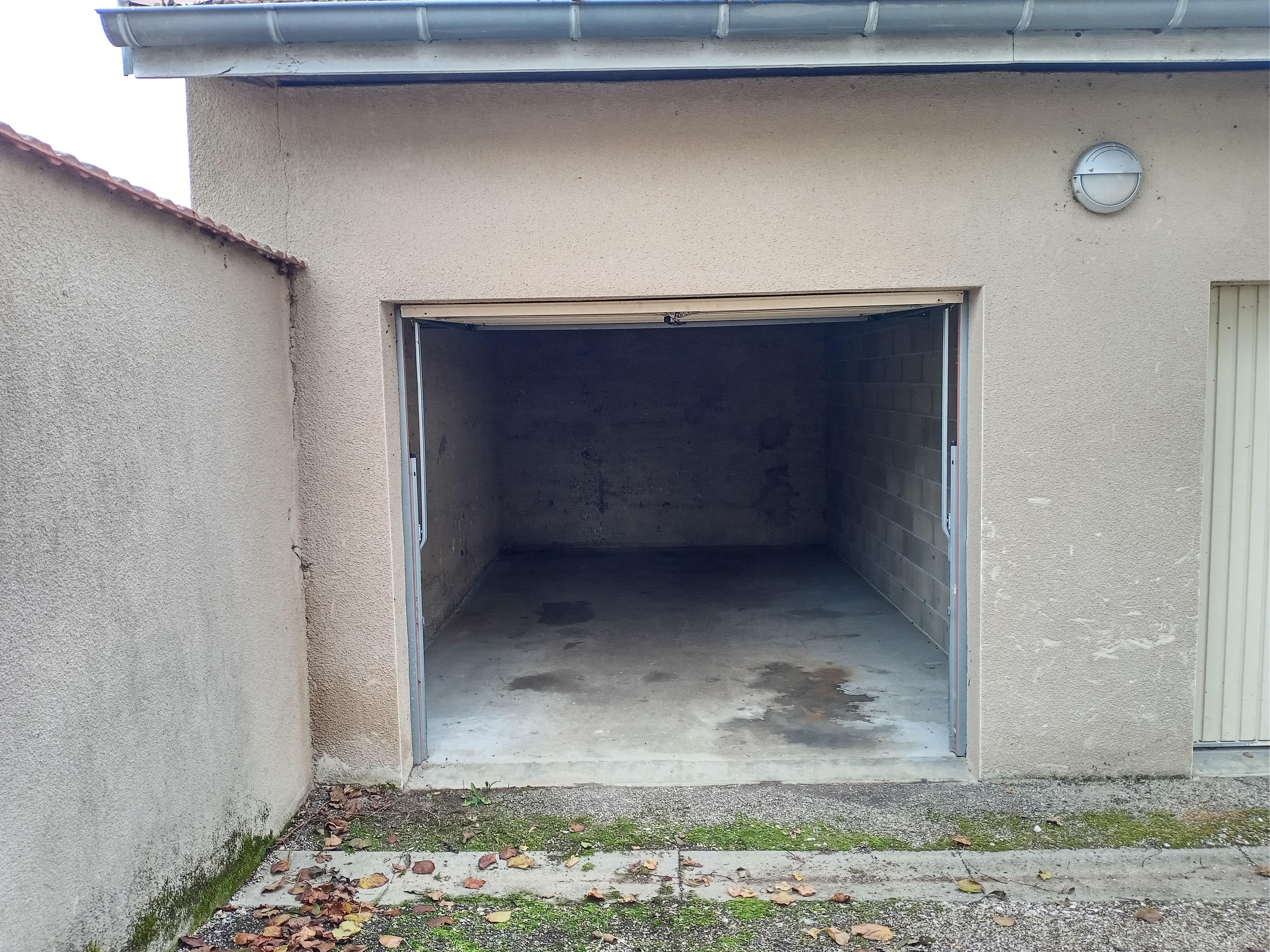location grand garage proche Bourg