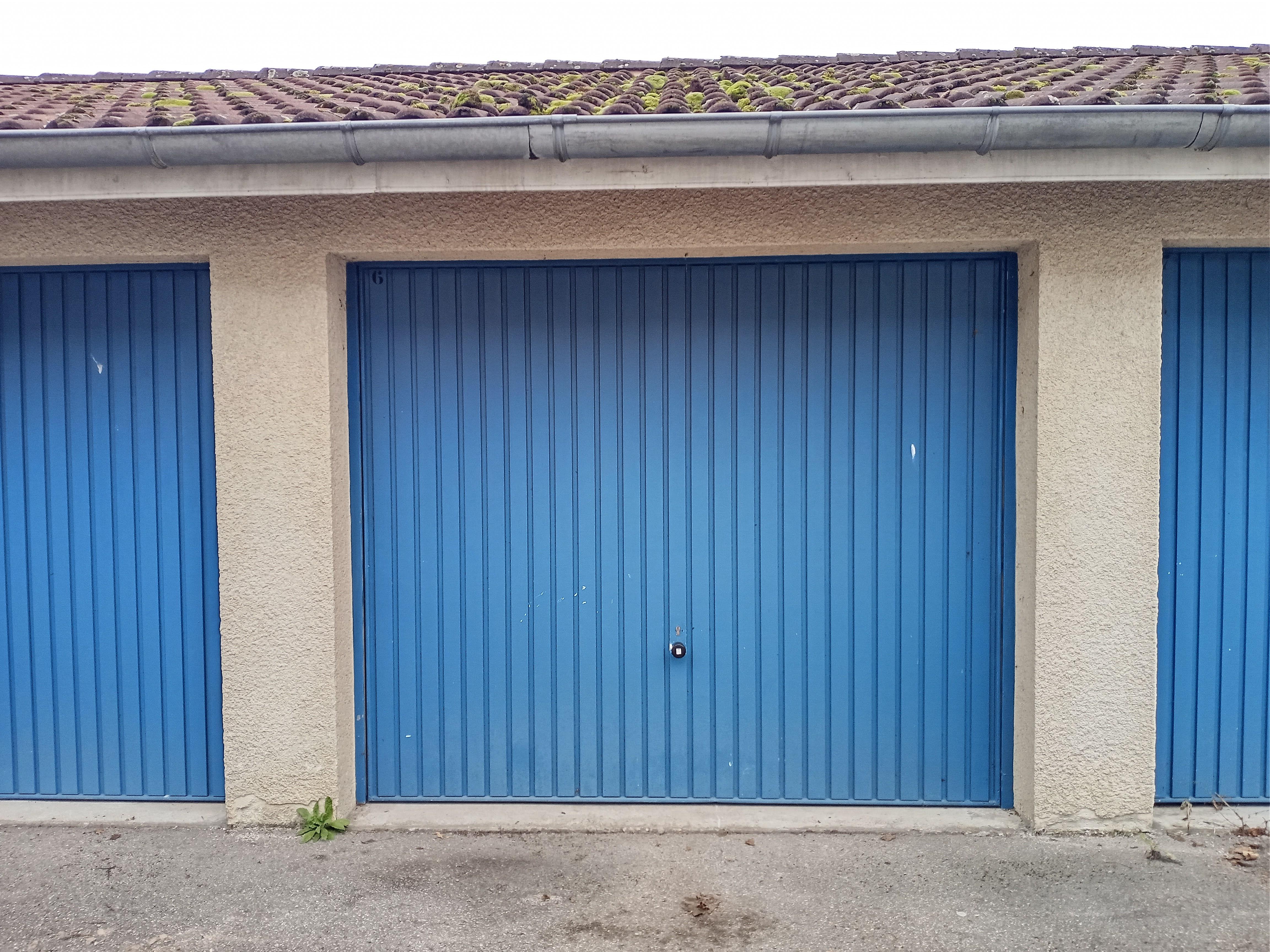 Garage extérieur à louer
