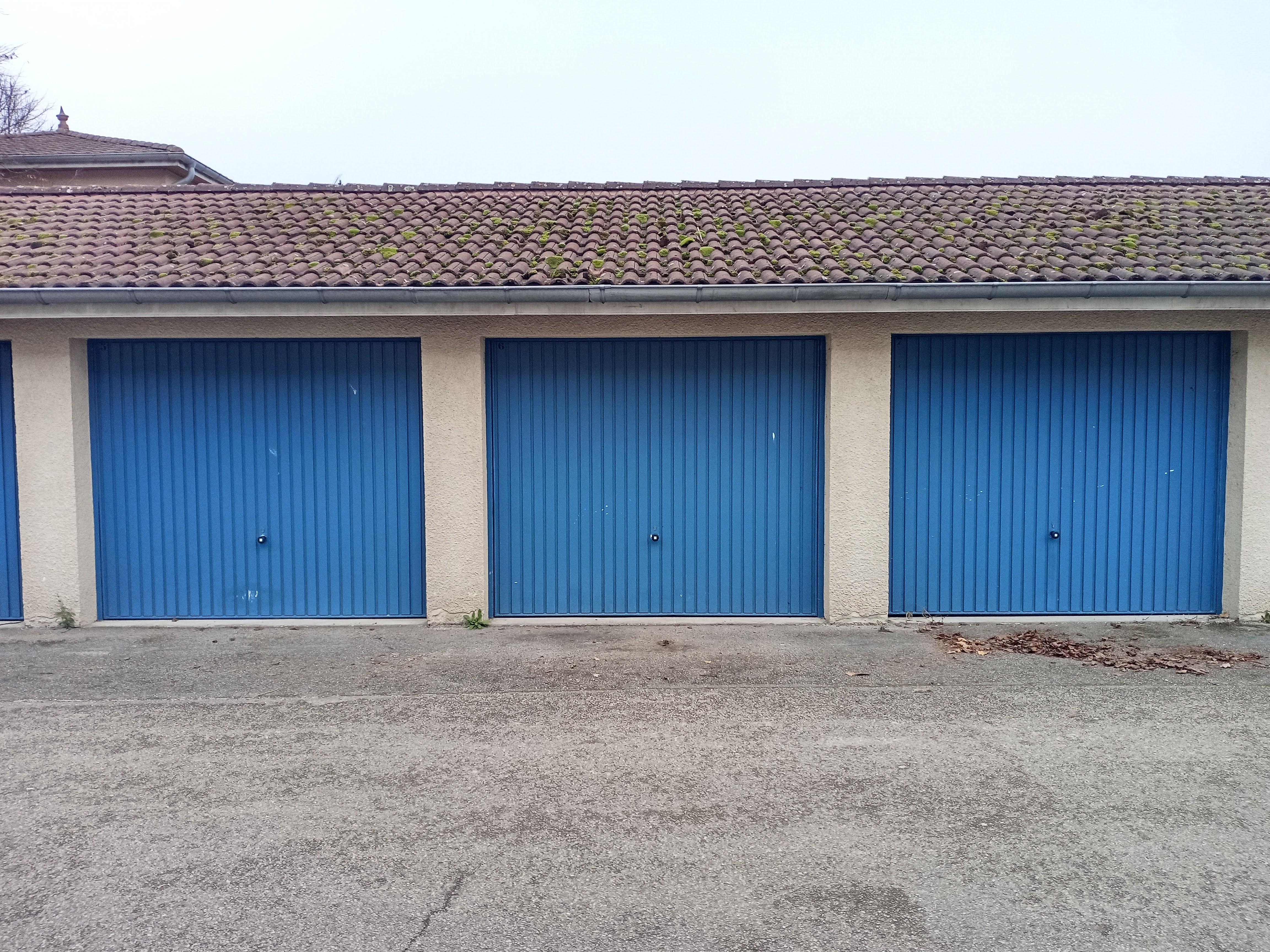 Garage extérieur à louer