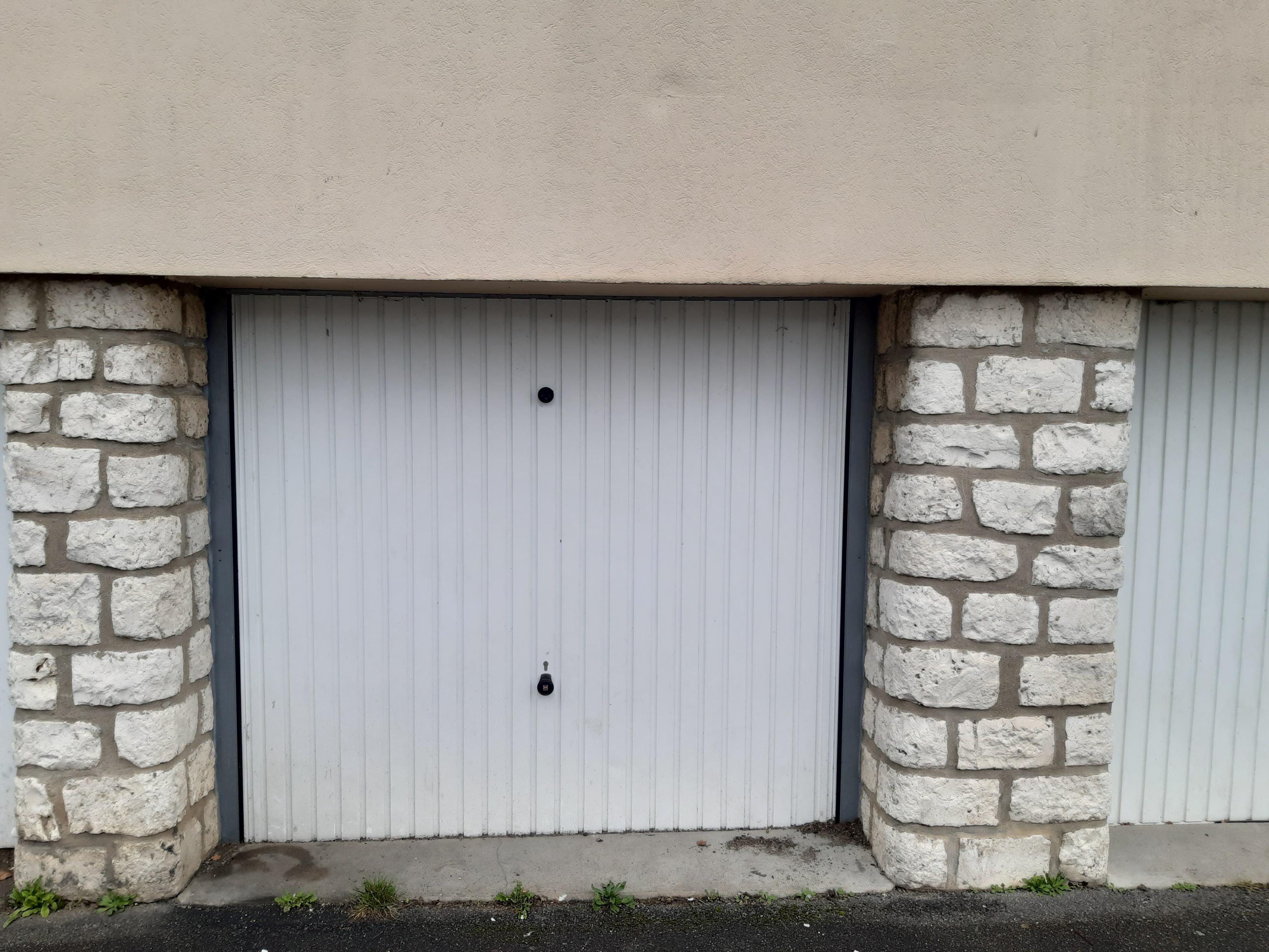 Location / garage fermé / Montargis