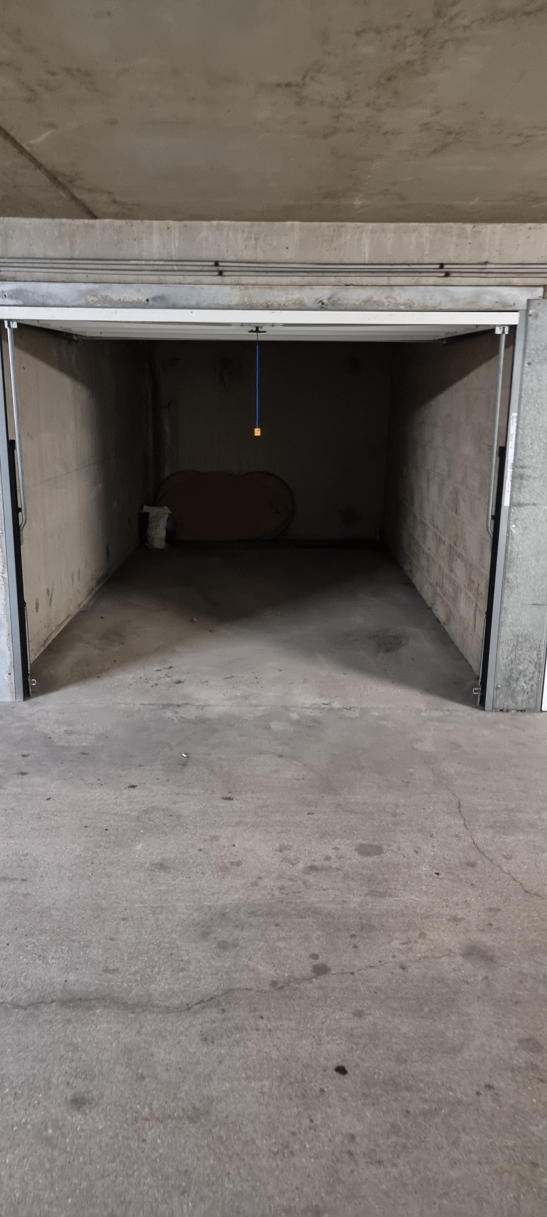 Location garage fermé sous sol