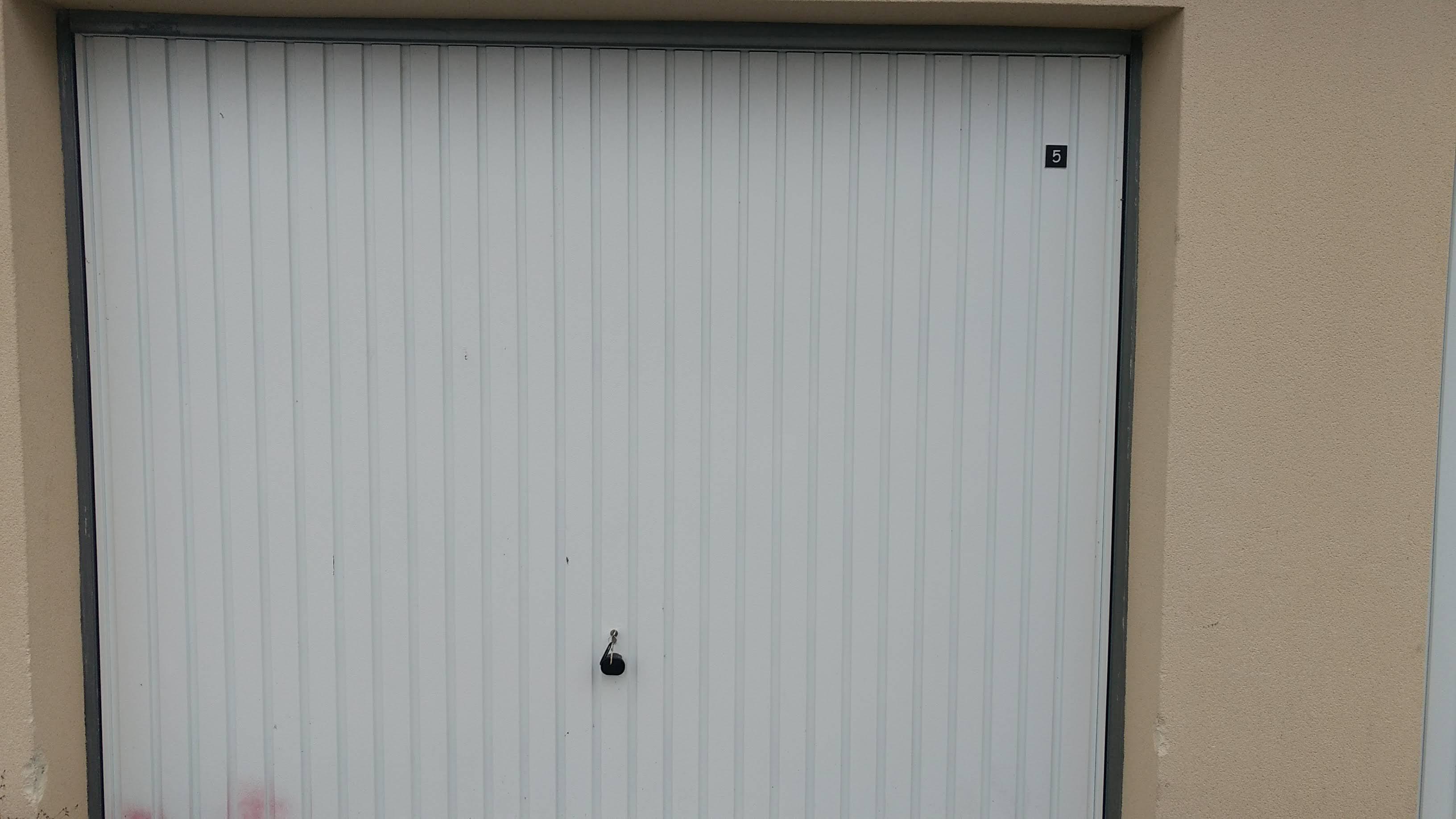 Box à louer : stockage ou parking fermé