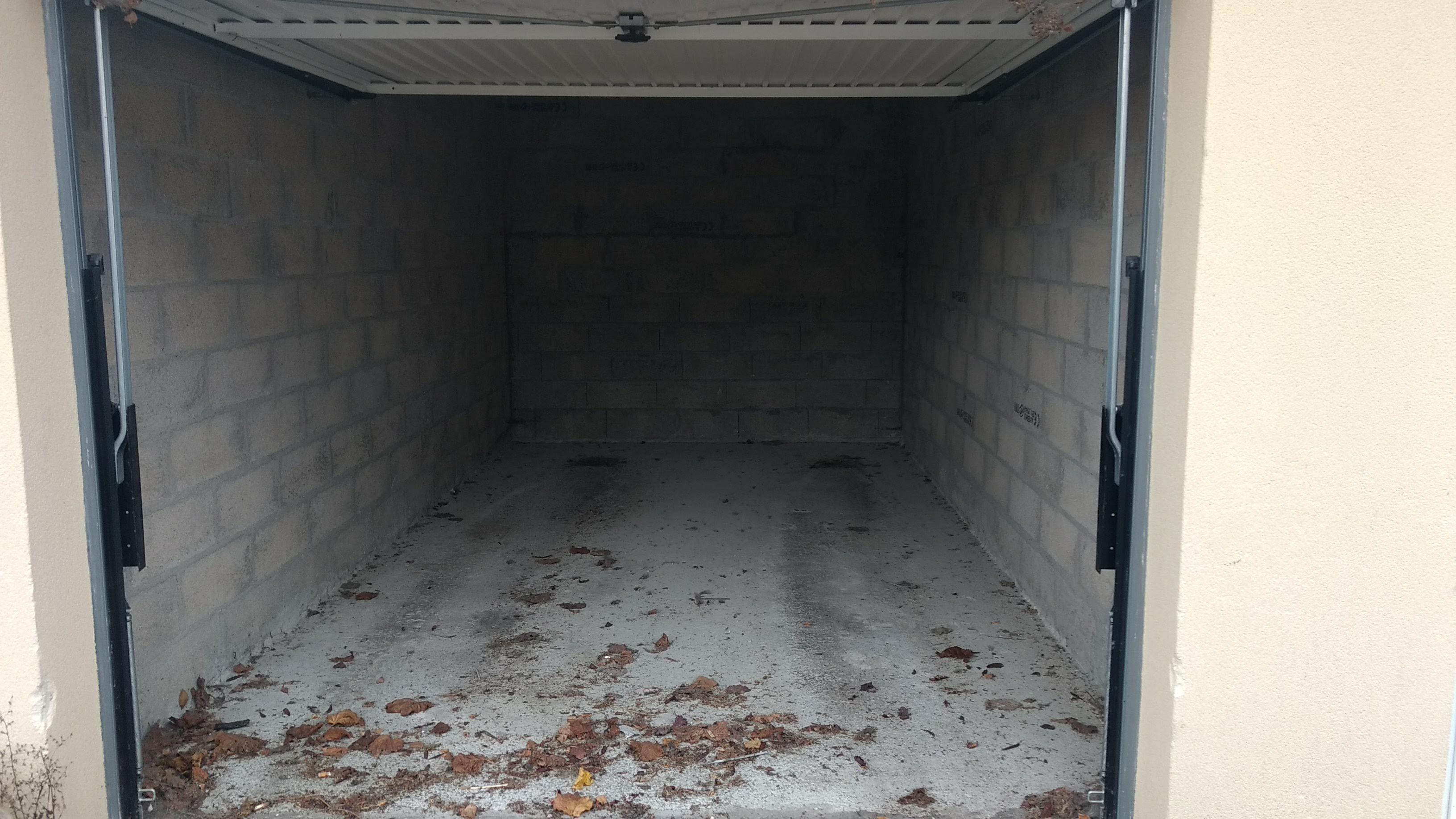 Box à louer : stockage ou parking fermé